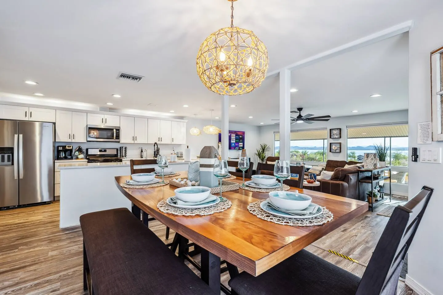 Waterfront Views Close to Windsor Sleeps 12 16