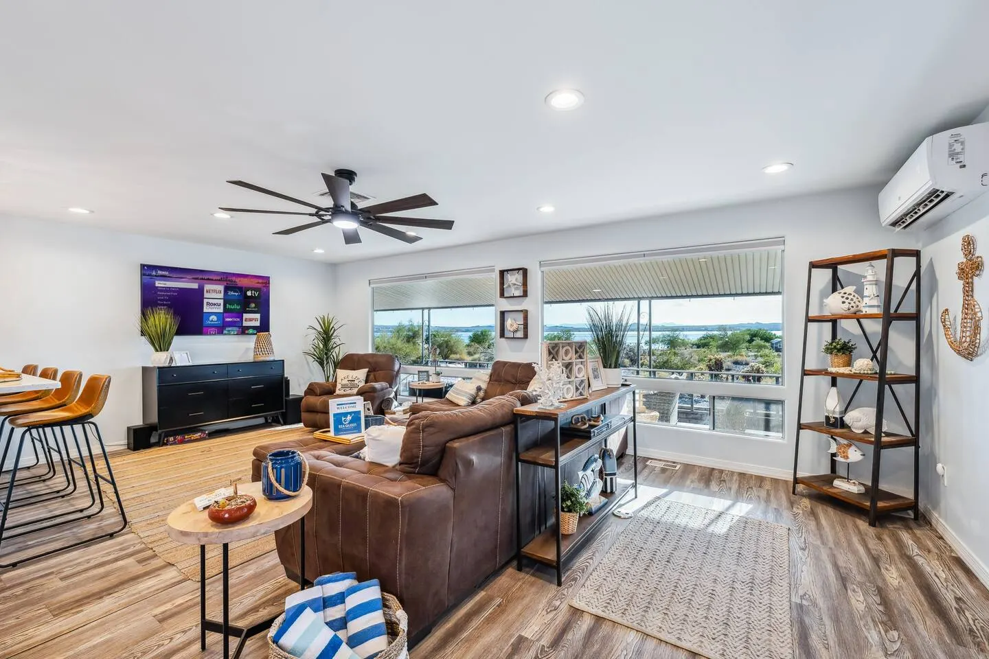 Waterfront Views | Close to Windsor | Sleeps 12 — photo 4