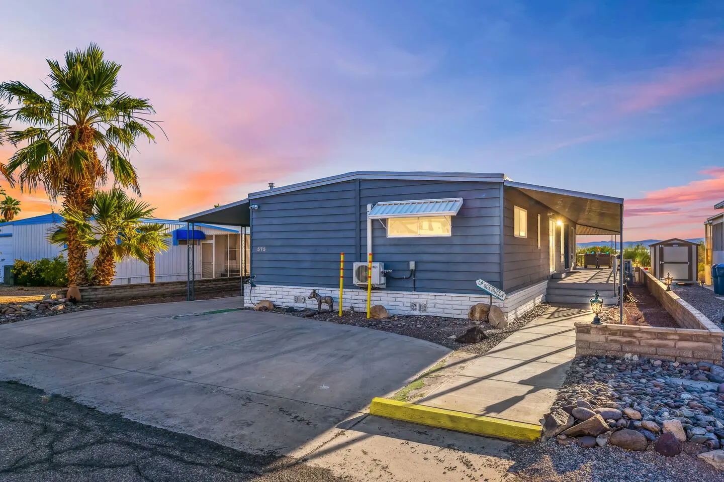 Waterfront Views Close to Windsor Sleeps 12 8