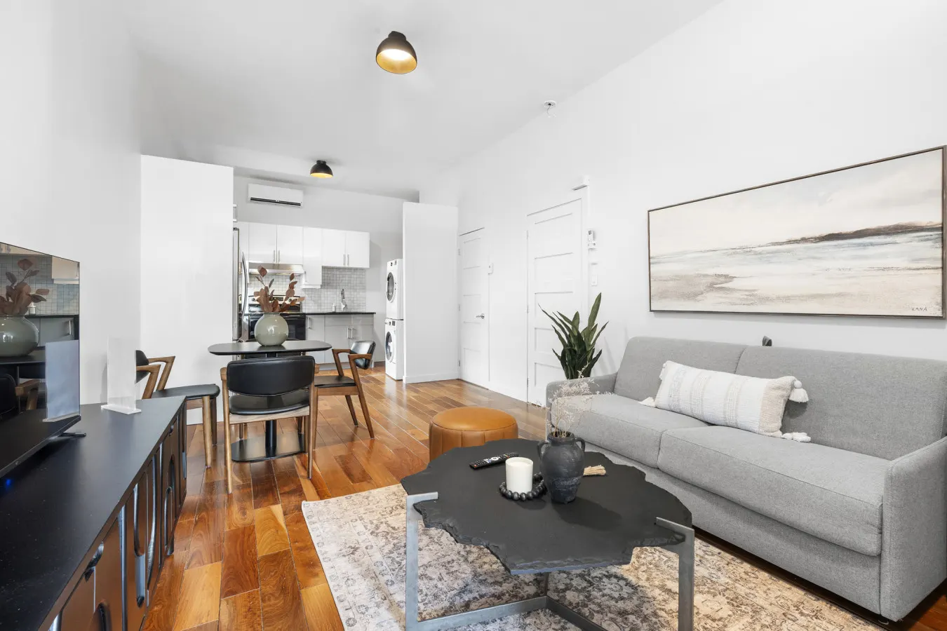 Stylish Loft in the Heart of St-Laurent Boulevard 1