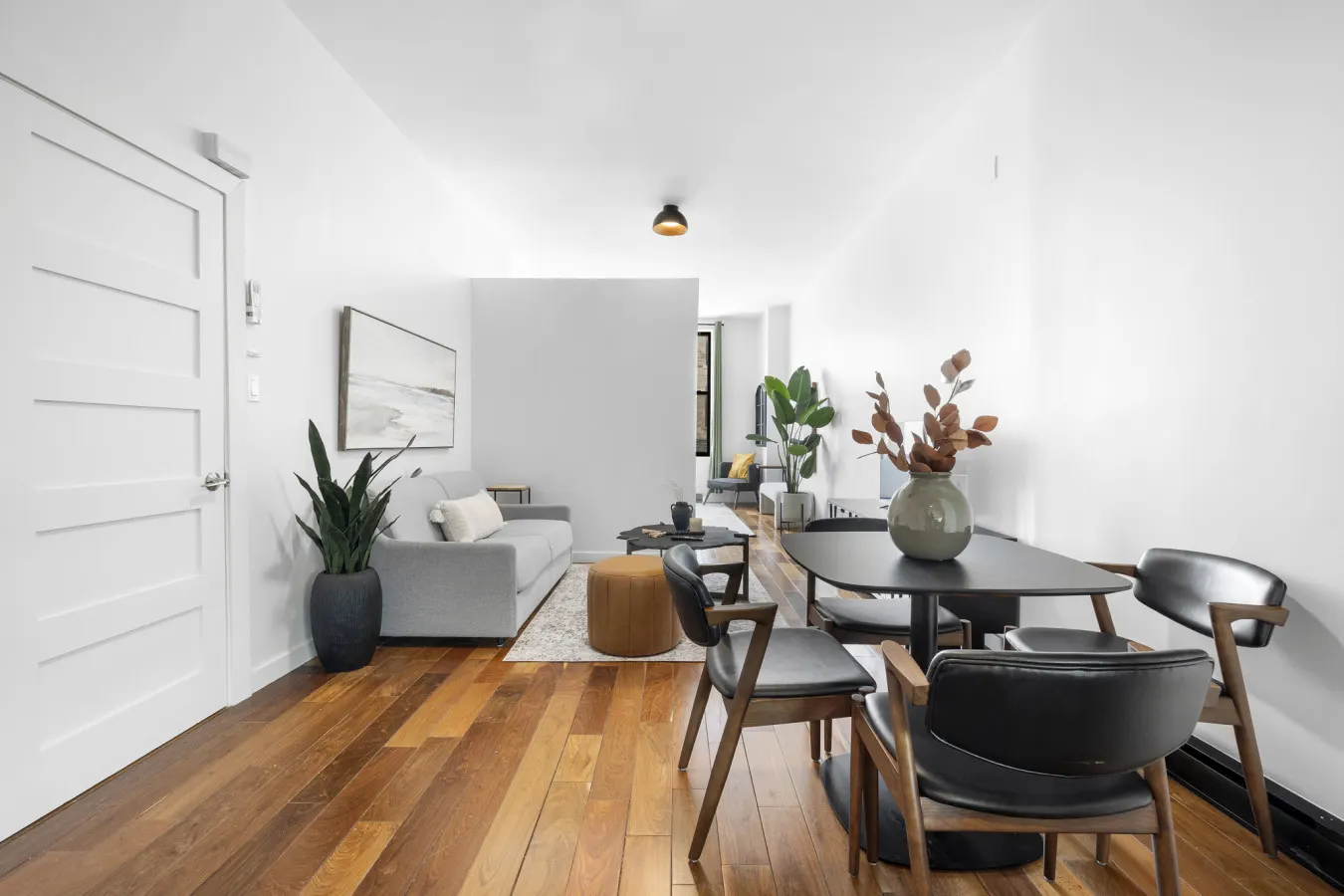 Stylish Loft in the Heart of St-Laurent Boulevard 4