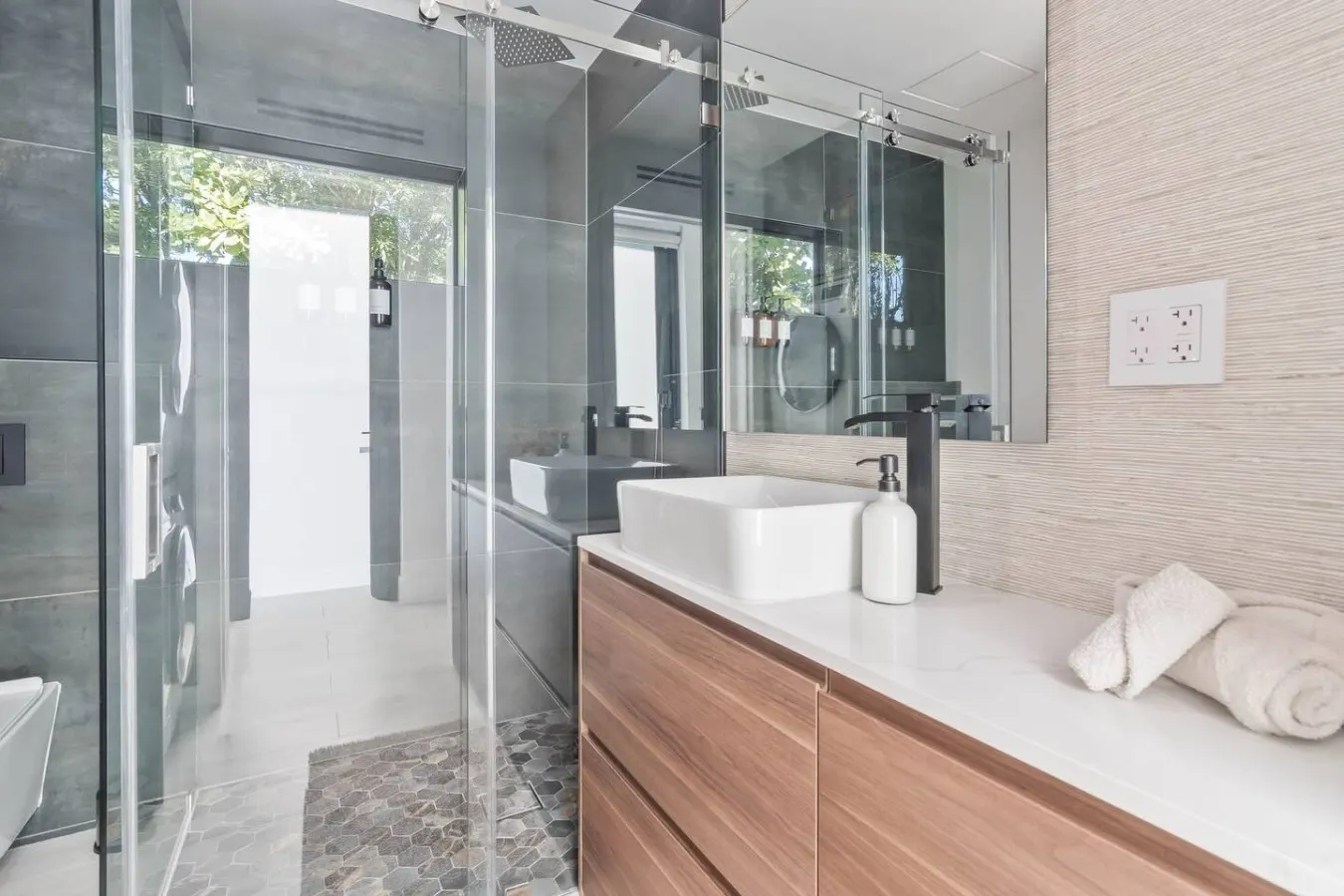Luxury Miami Oasis Heated Pool & BBQ w/ Guesthouse 13