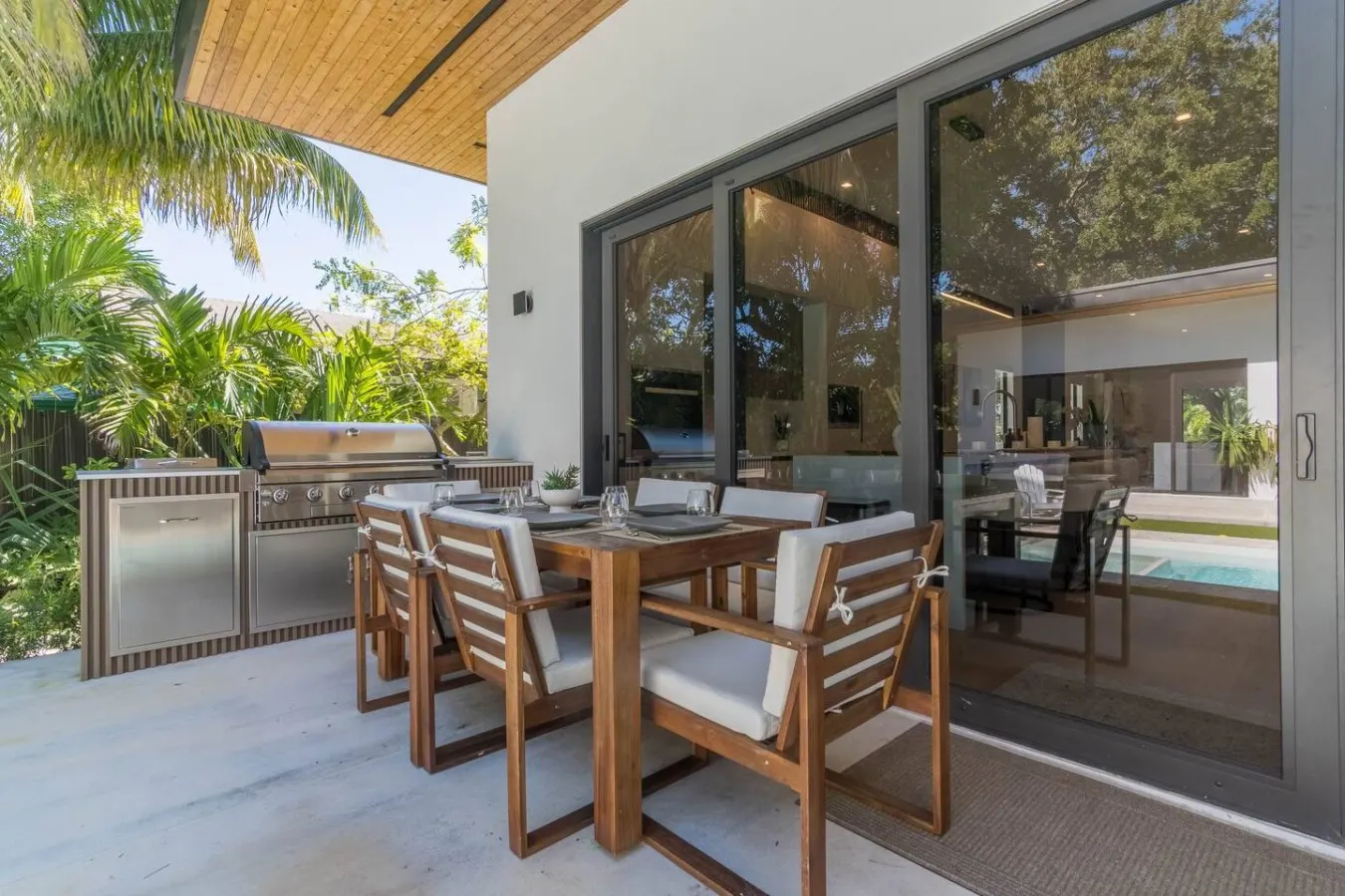 Luxury Miami Oasis Heated Pool & BBQ w/ Guesthouse 17