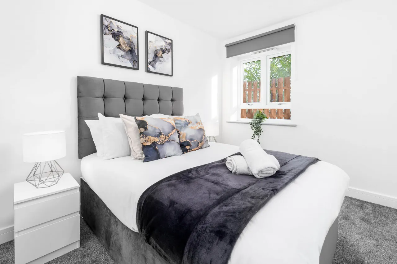 The Marsons Collection - Two Bedroom Apartment - Balcony - Parking - Smethwick 2 13