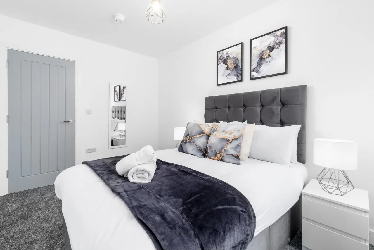 The Marsons Collection - Two Bedroom Apartment - Balcony - Parking - Smethwick 2 17