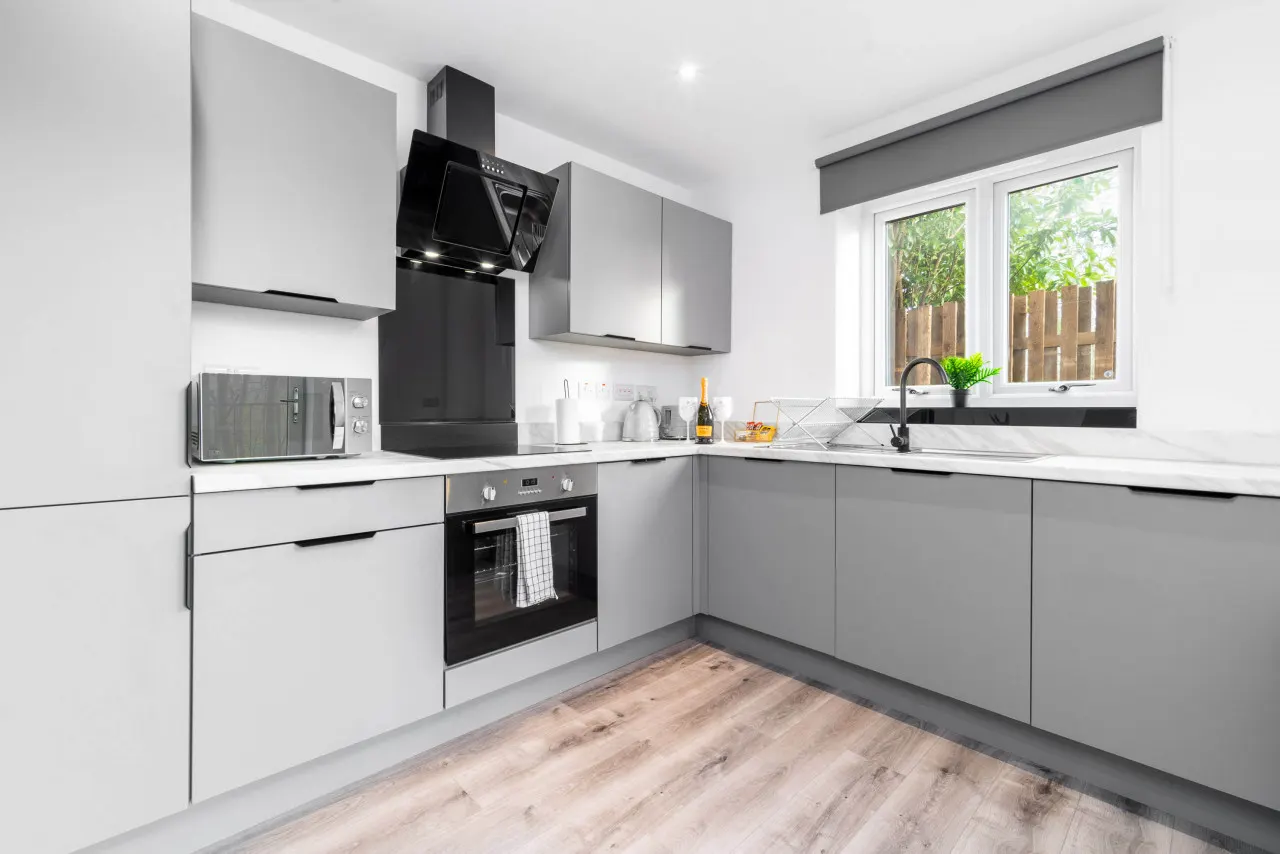 The Marsons Collection - Two Bedroom Apartment - Balcony - Parking - Smethwick 2 3