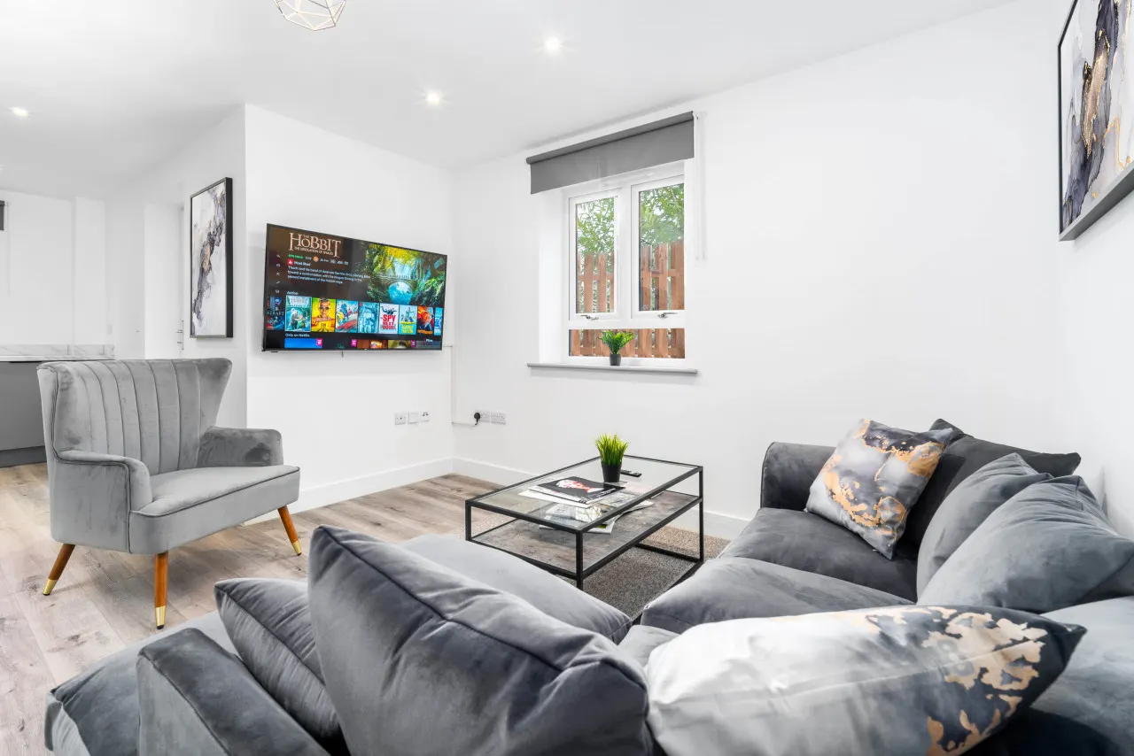 The Marsons Collection - Two Bedroom Apartment - Balcony - Parking - Smethwick 2 8