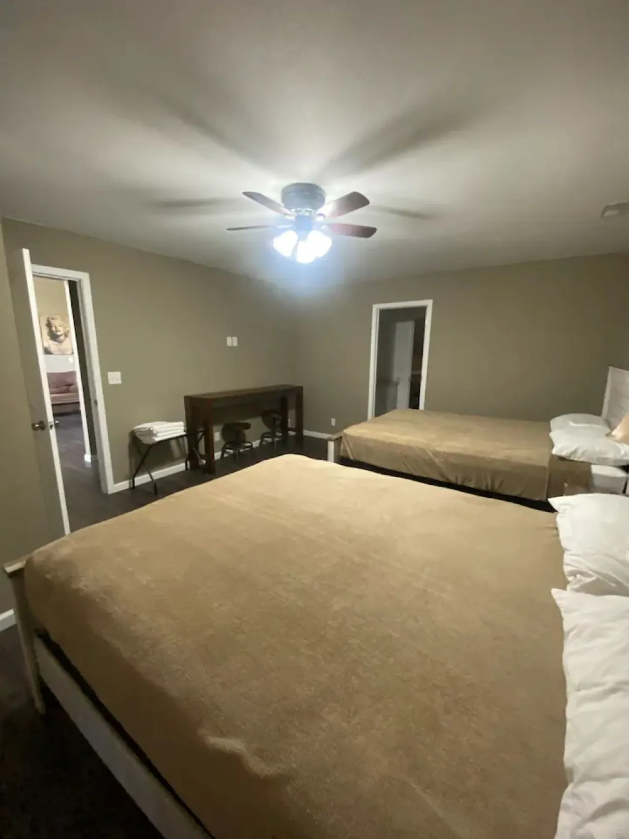 Grey Cabin Sleep 16- free VIP! 15