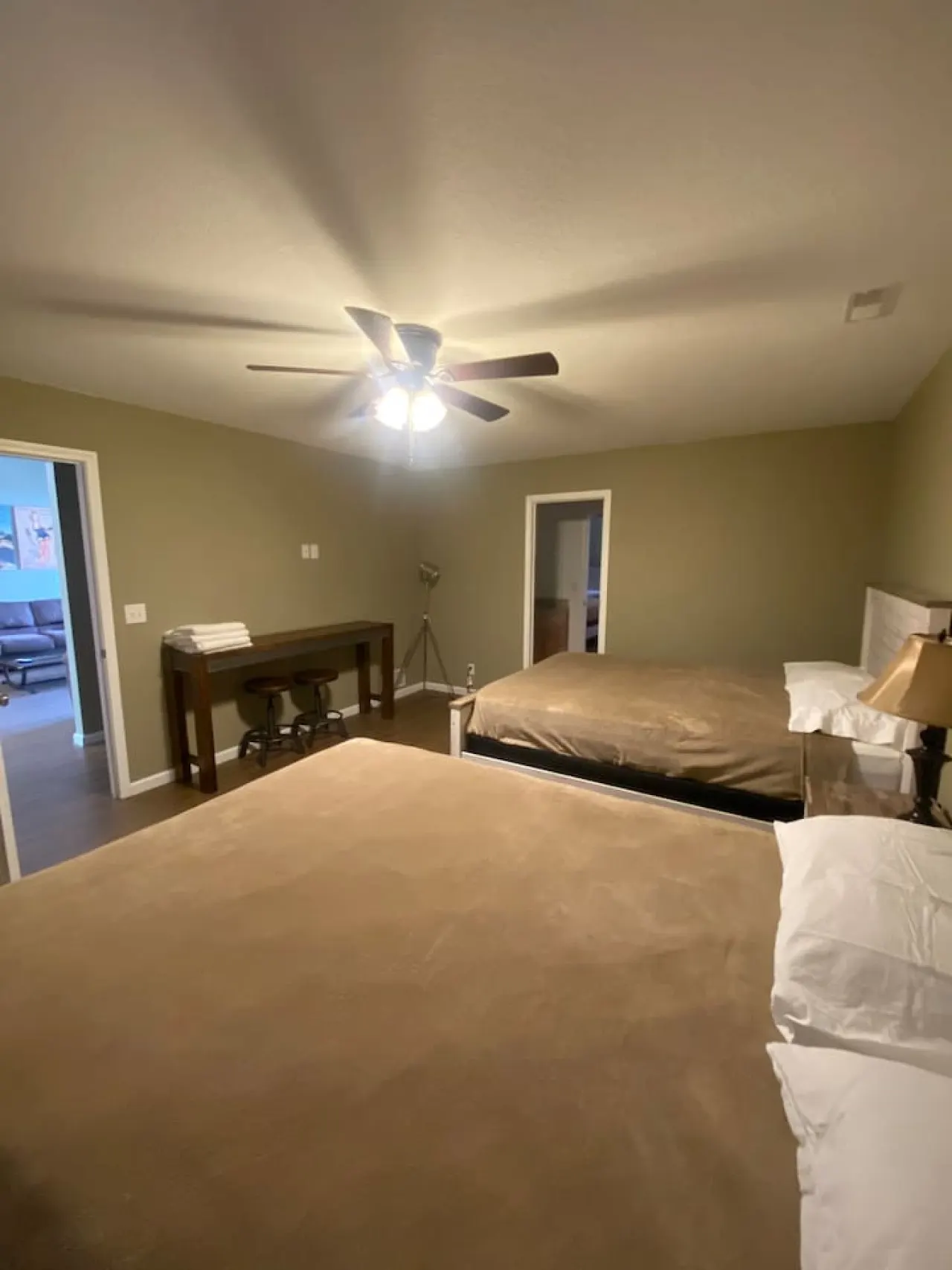 Grey Cabin Sleep 16- free VIP! 3
