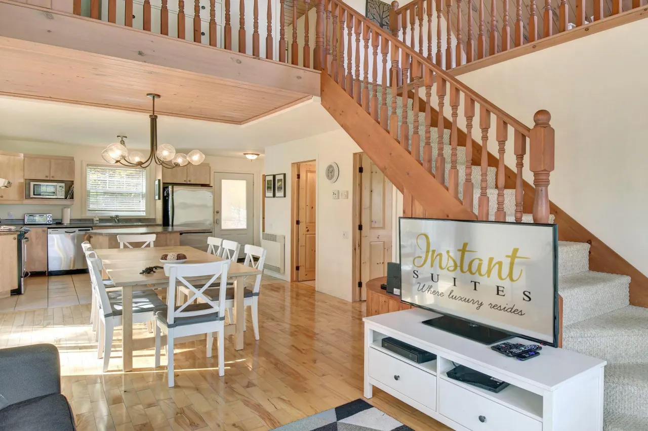 The Golf & Mountain View Retreat by Instant Suites 11