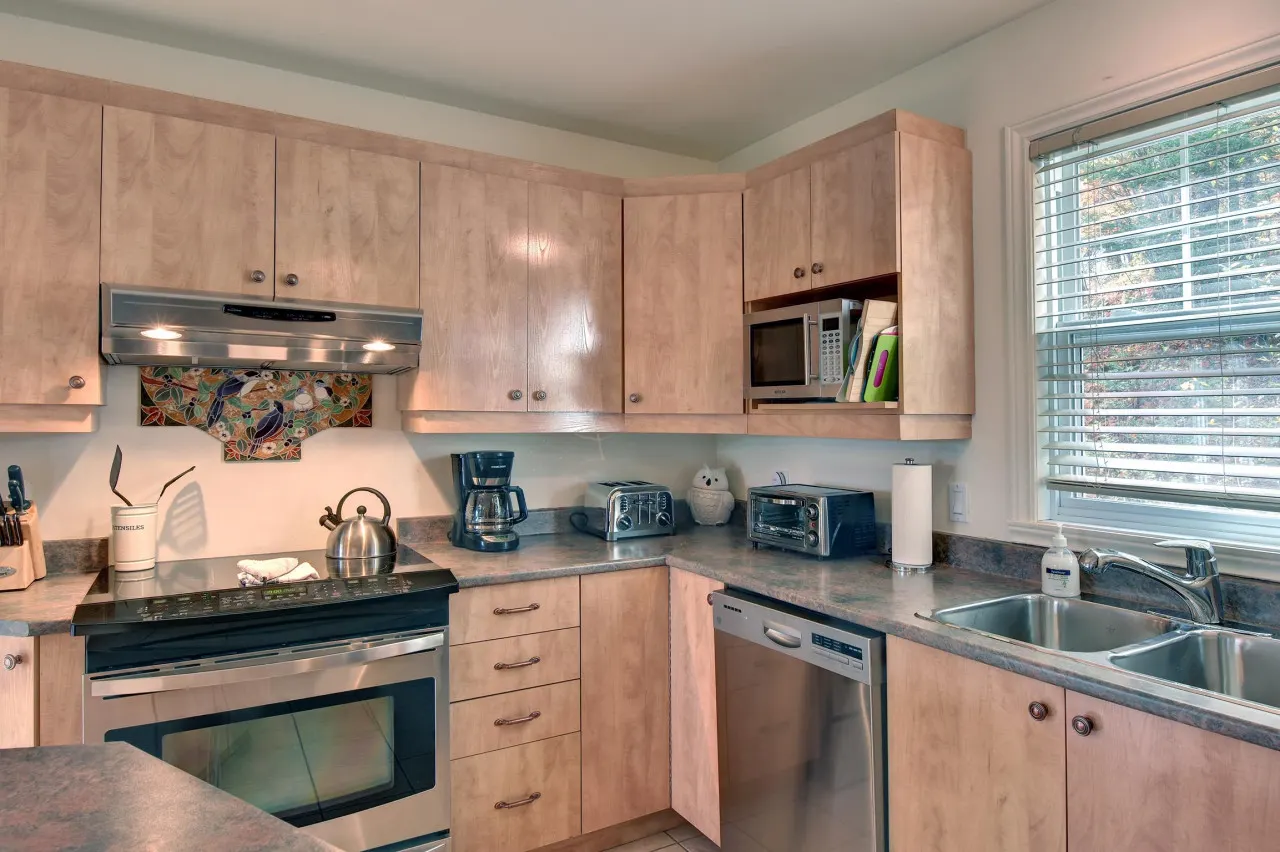 The Golf & Mountain View Retreat by Instant Suites 15