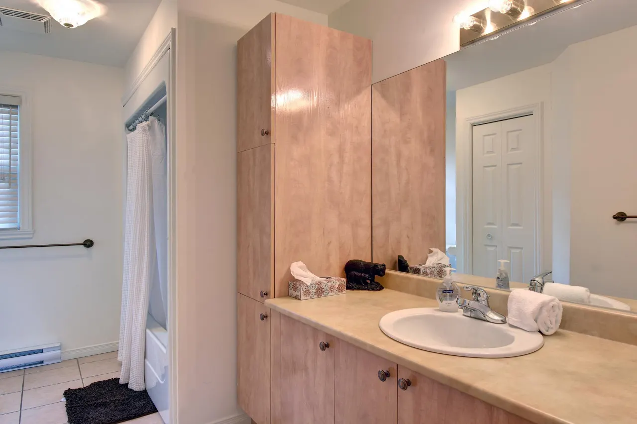 The Golf & Mountain View Retreat by Instant Suites 18