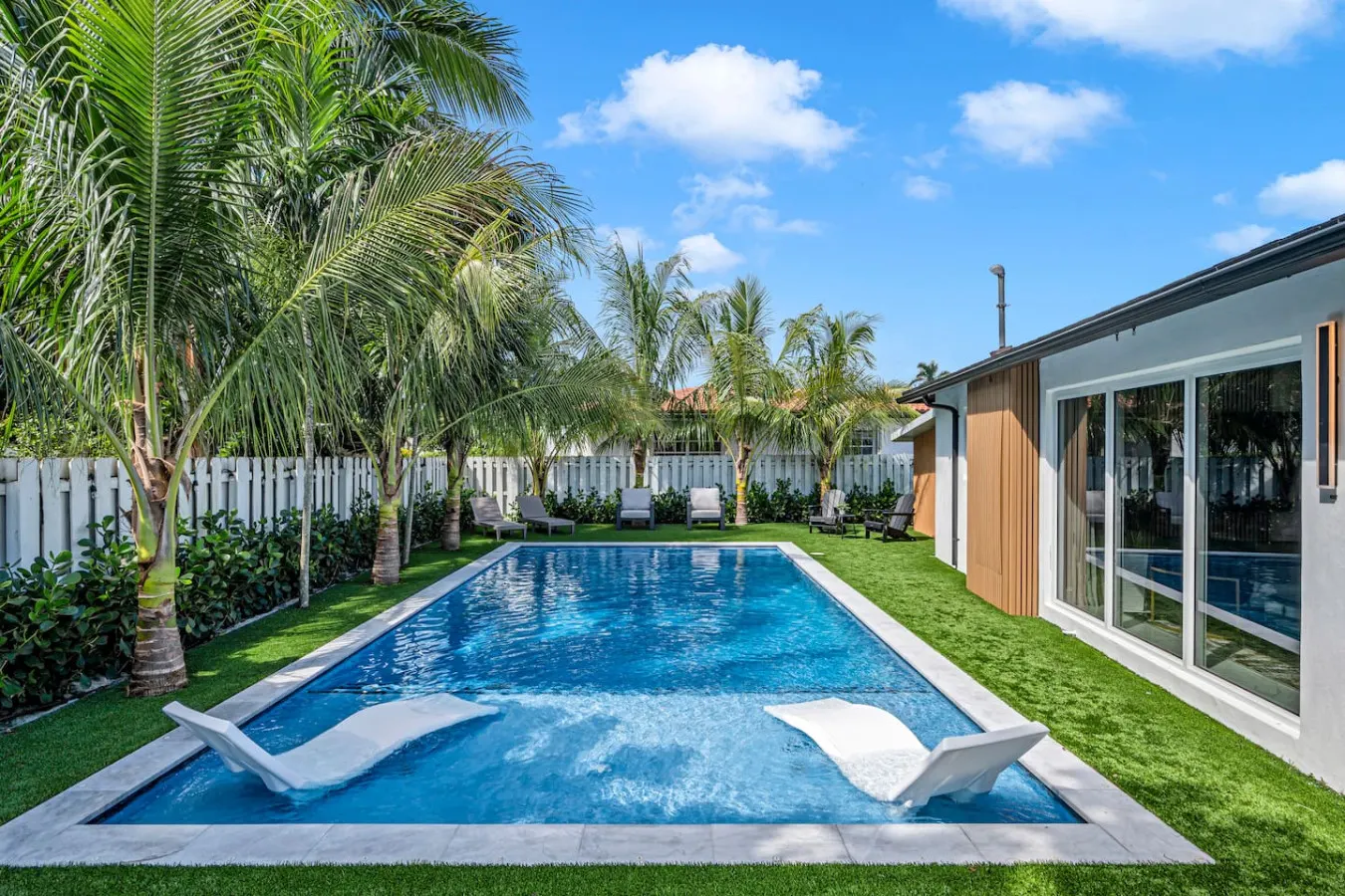 Beach Getaway: Stylish Home with private Pool 2