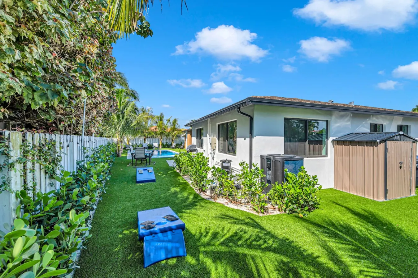 Beach Getaway: Stylish Home with private Pool 9