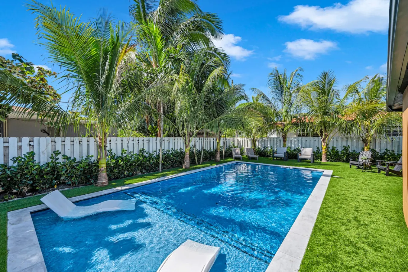 Beach Getaway: Stylish Home with private Pool 16