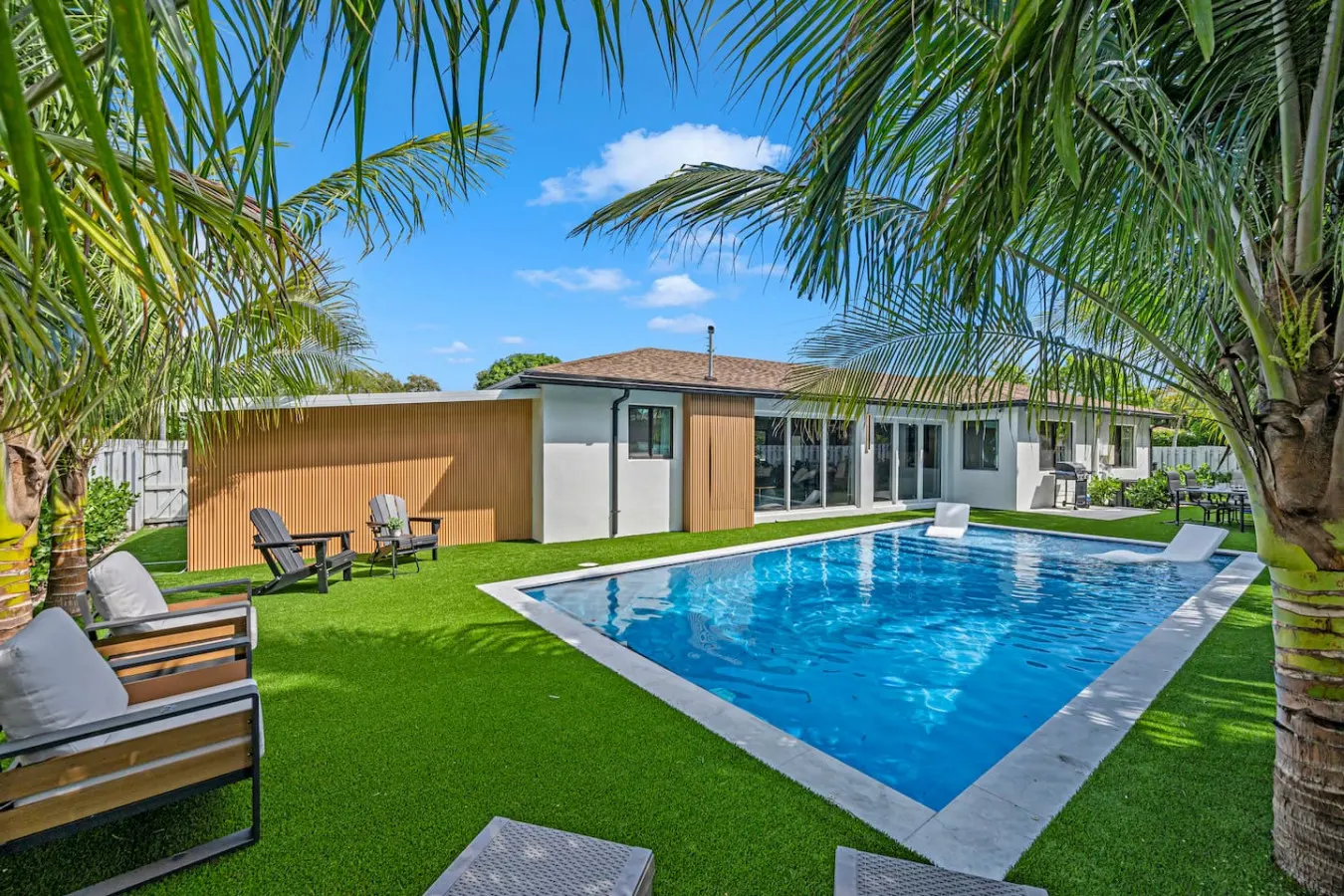 Beach Getaway: Stylish Home with private Pool 19