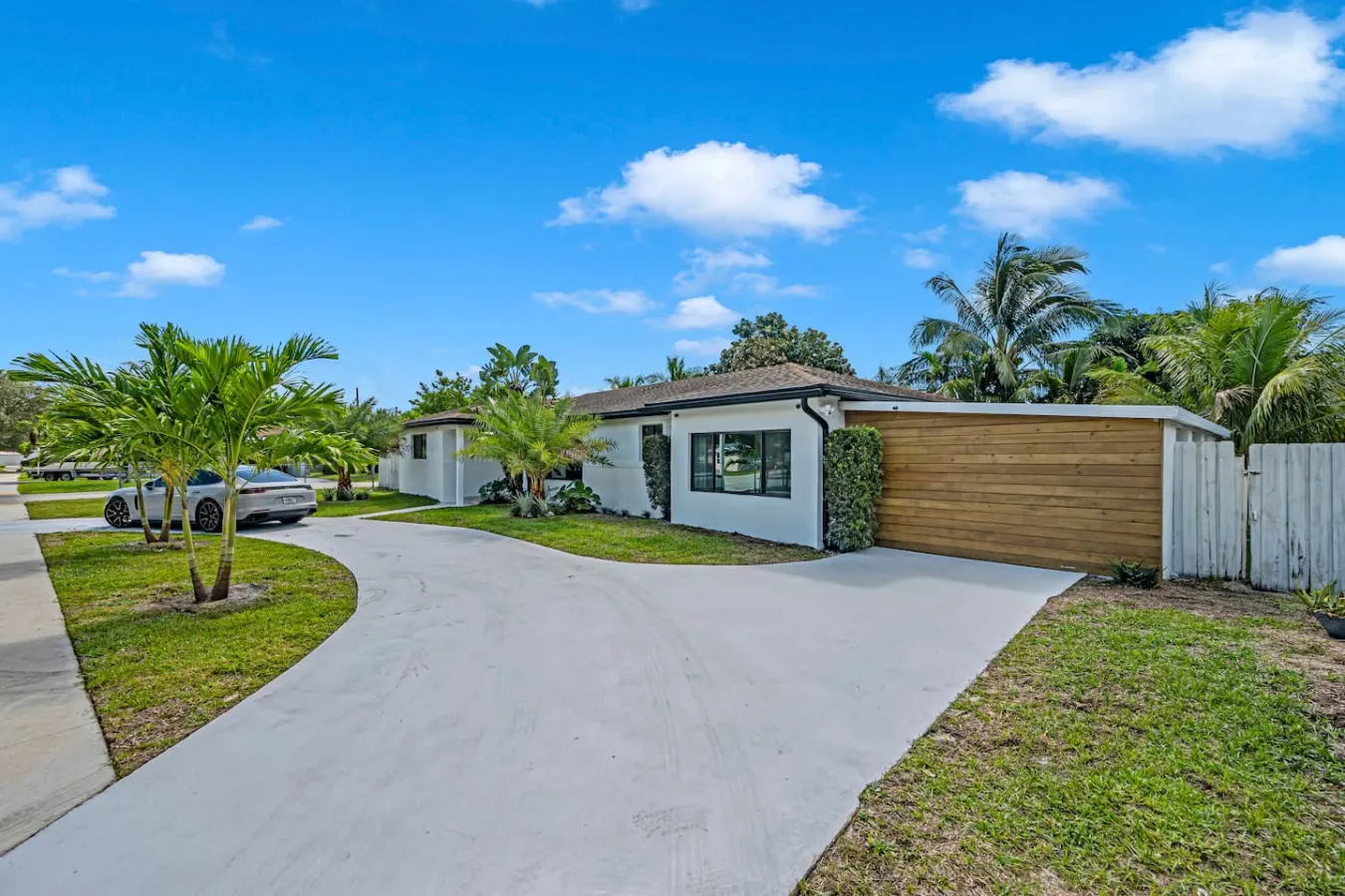 Beach Getaway: Stylish Home with private Pool 20