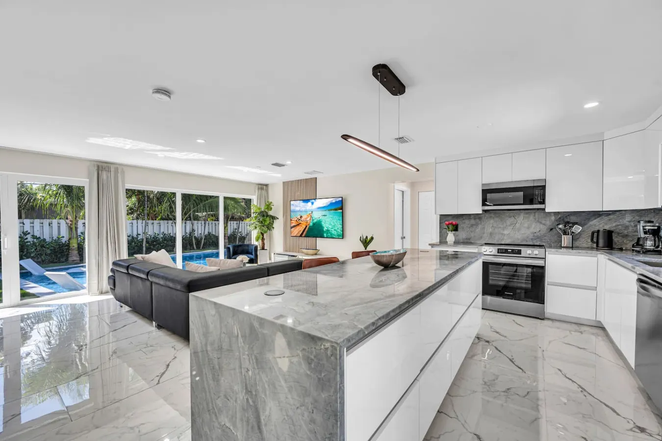 Beach Getaway: Stylish Home with private Pool 5