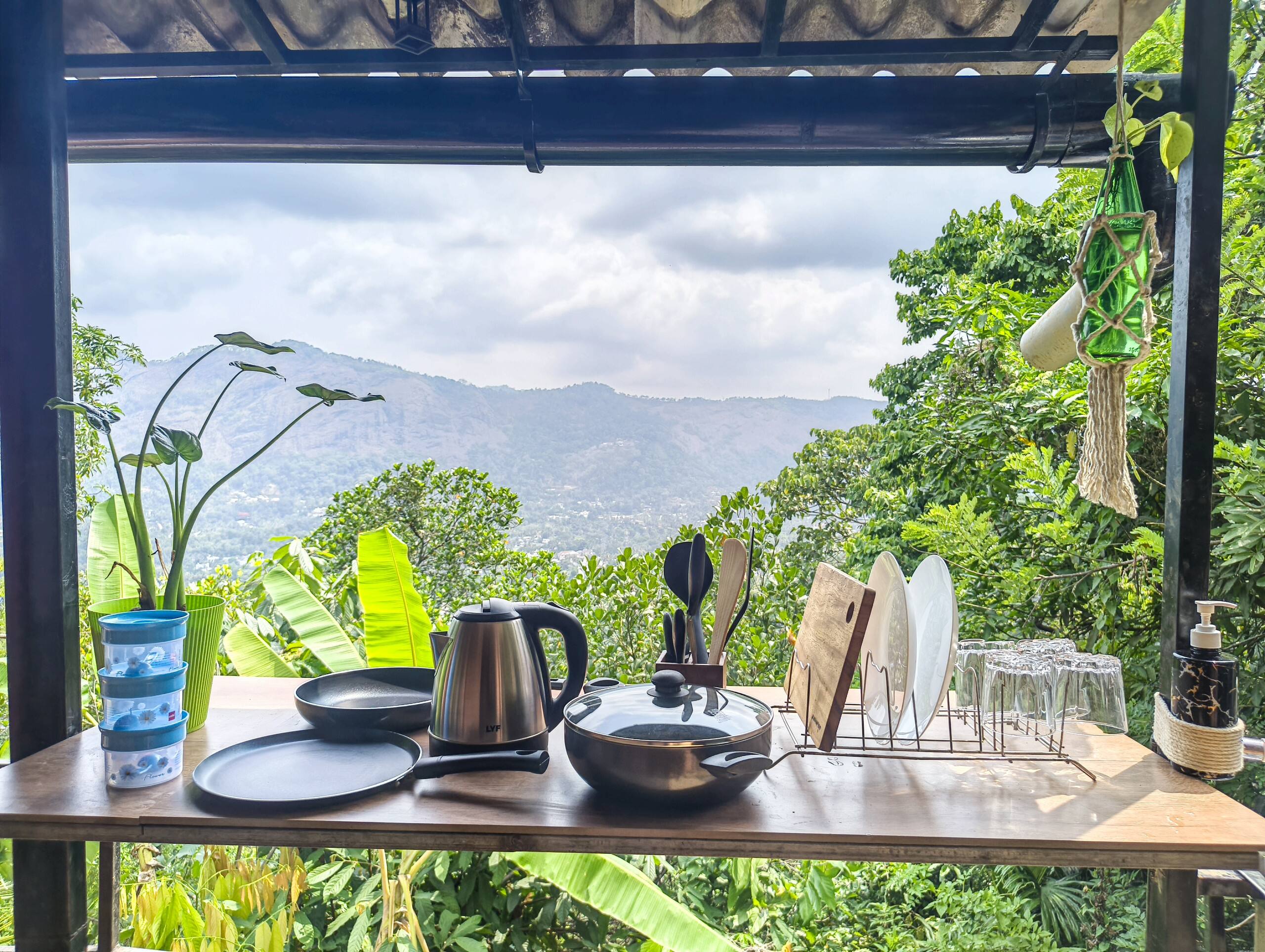 Parijatham Mudhouse | Valley Views and Firepit 5
