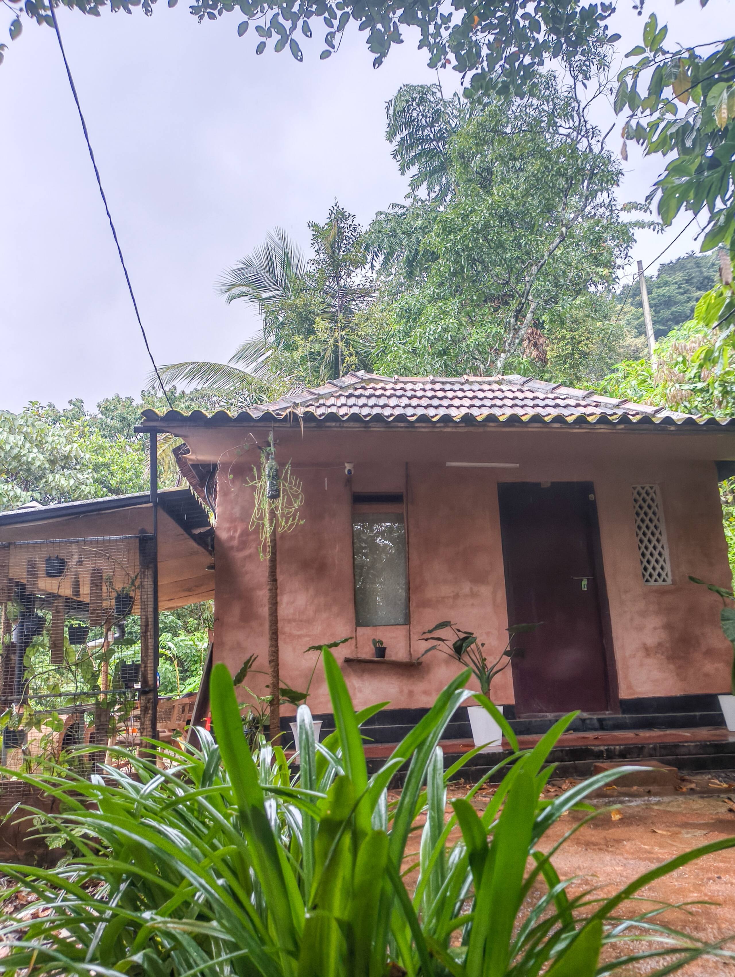 Parijatham Mudhouse | Valley Views and Firepit 38