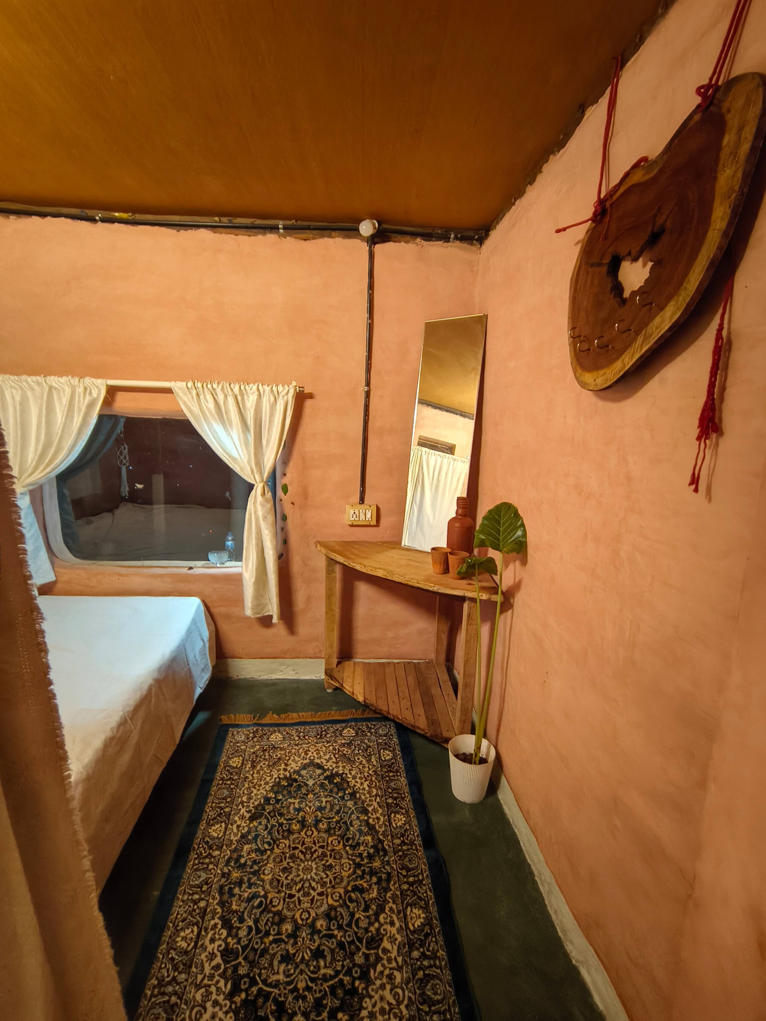 Parijatham Mudhouse | Valley Views and Firepit 14