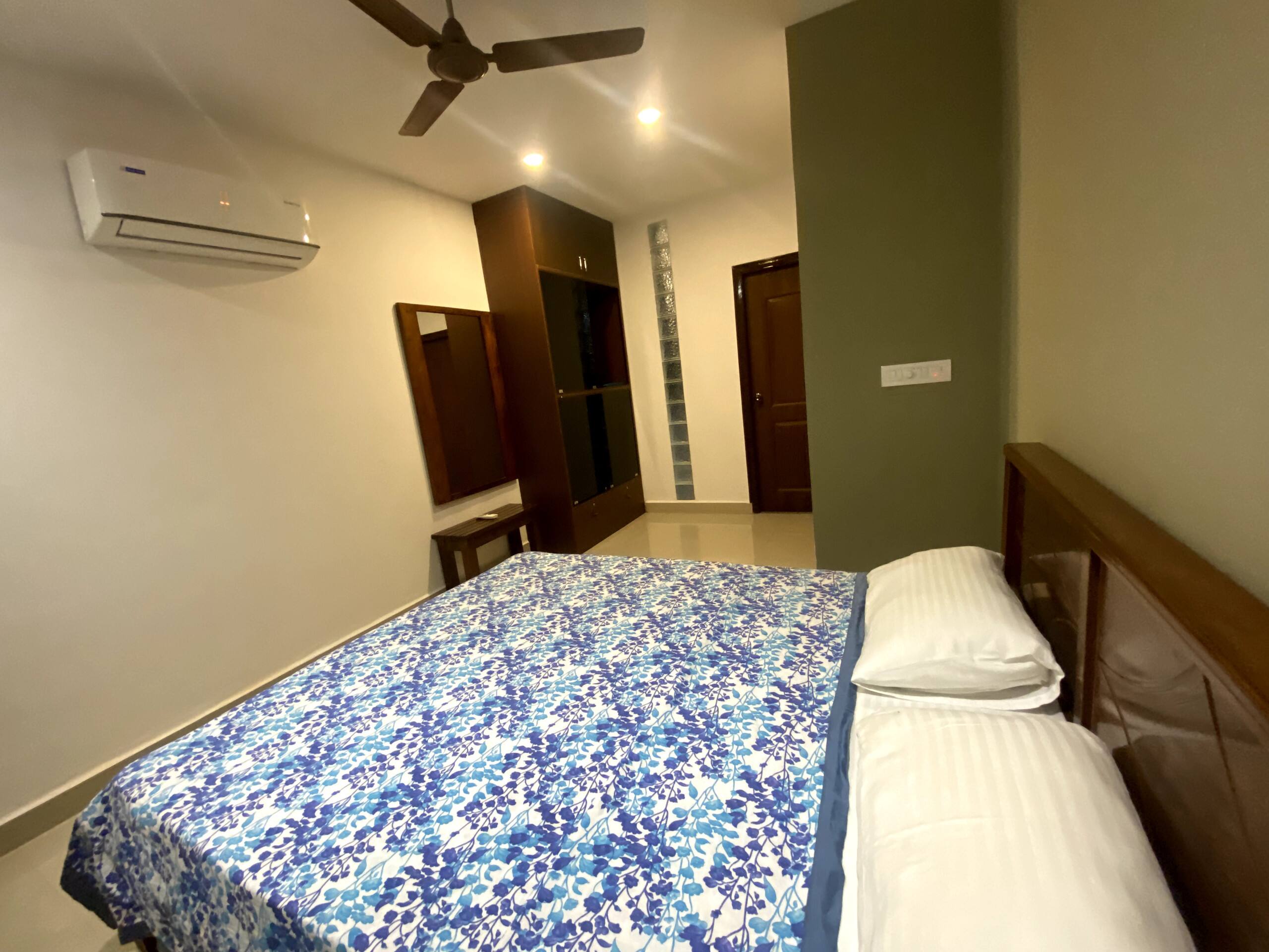 Beach View Luxury 2 BHK near Candolim with Pool 24