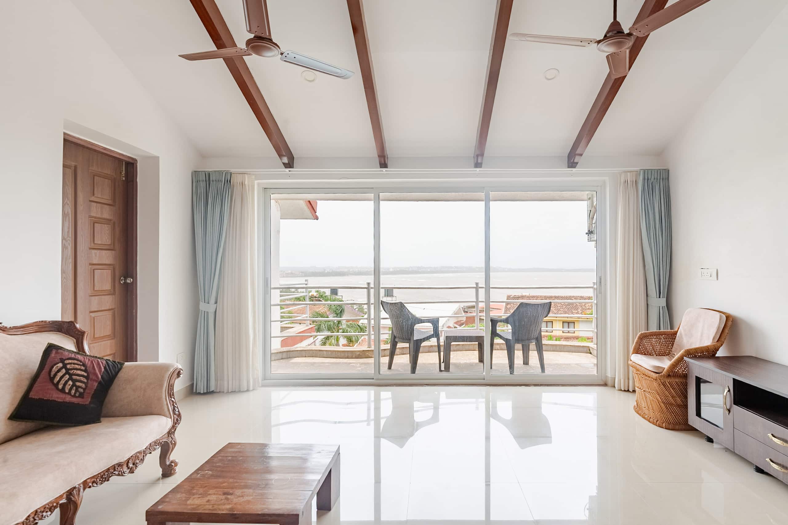 Beach View Luxury 2 BHK near Candolim with Pool 10