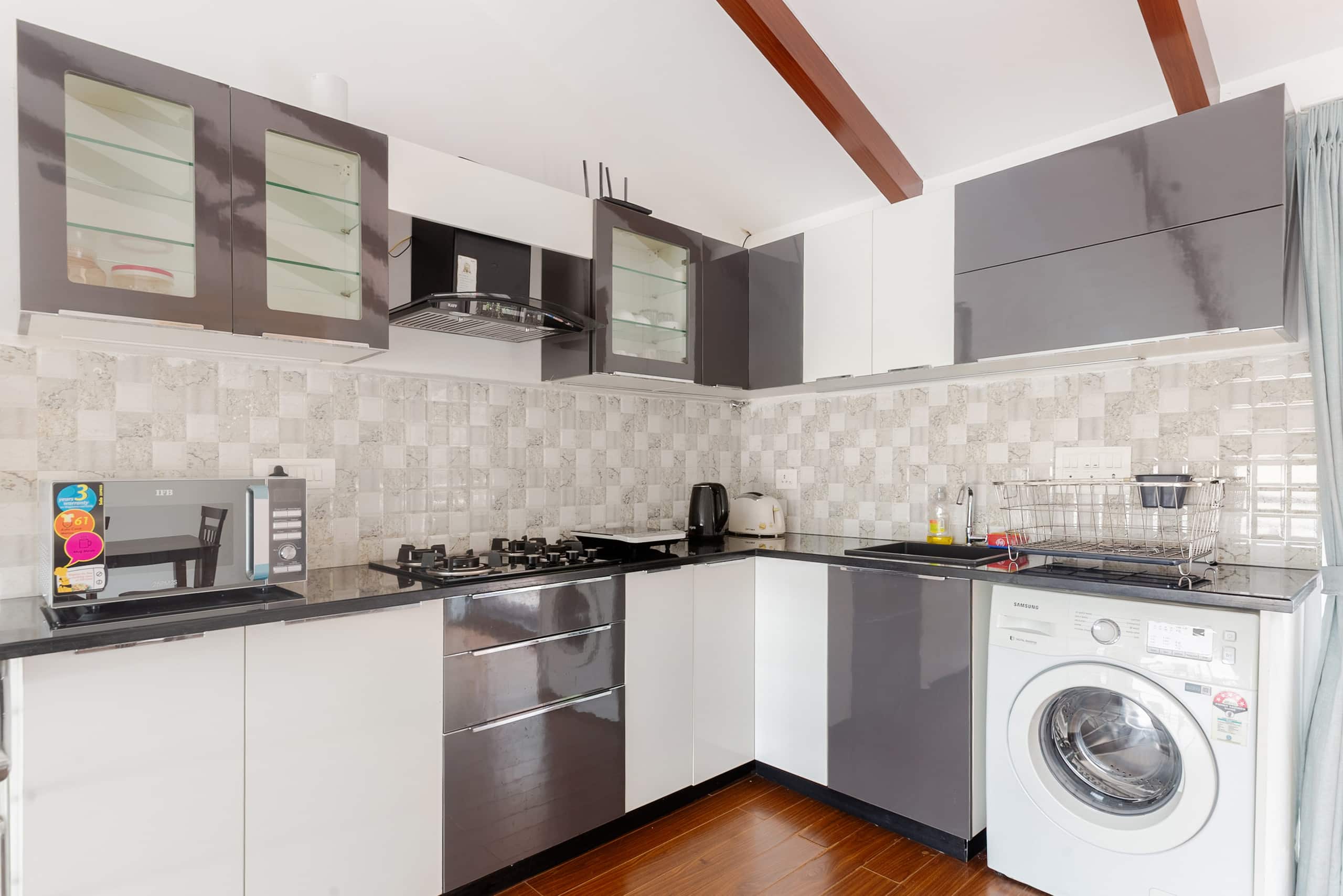 Beach View Luxury 2 BHK near Candolim with Pool 13