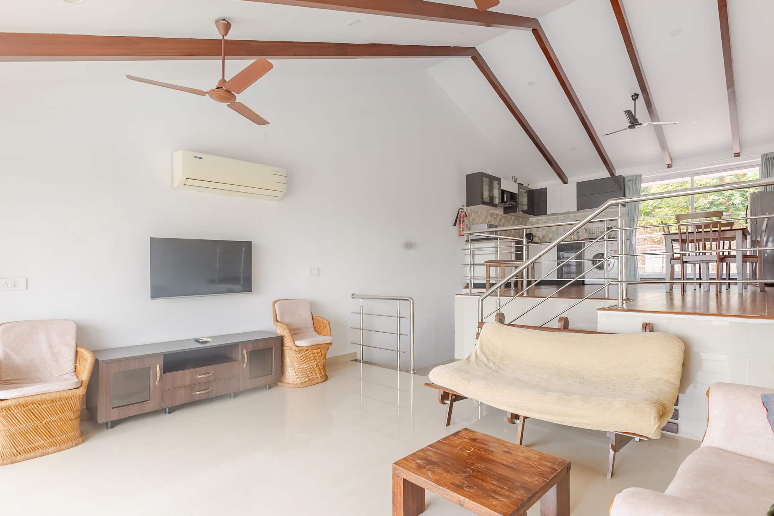 Beach View Luxury 2 BHK near Candolim with Pool 11