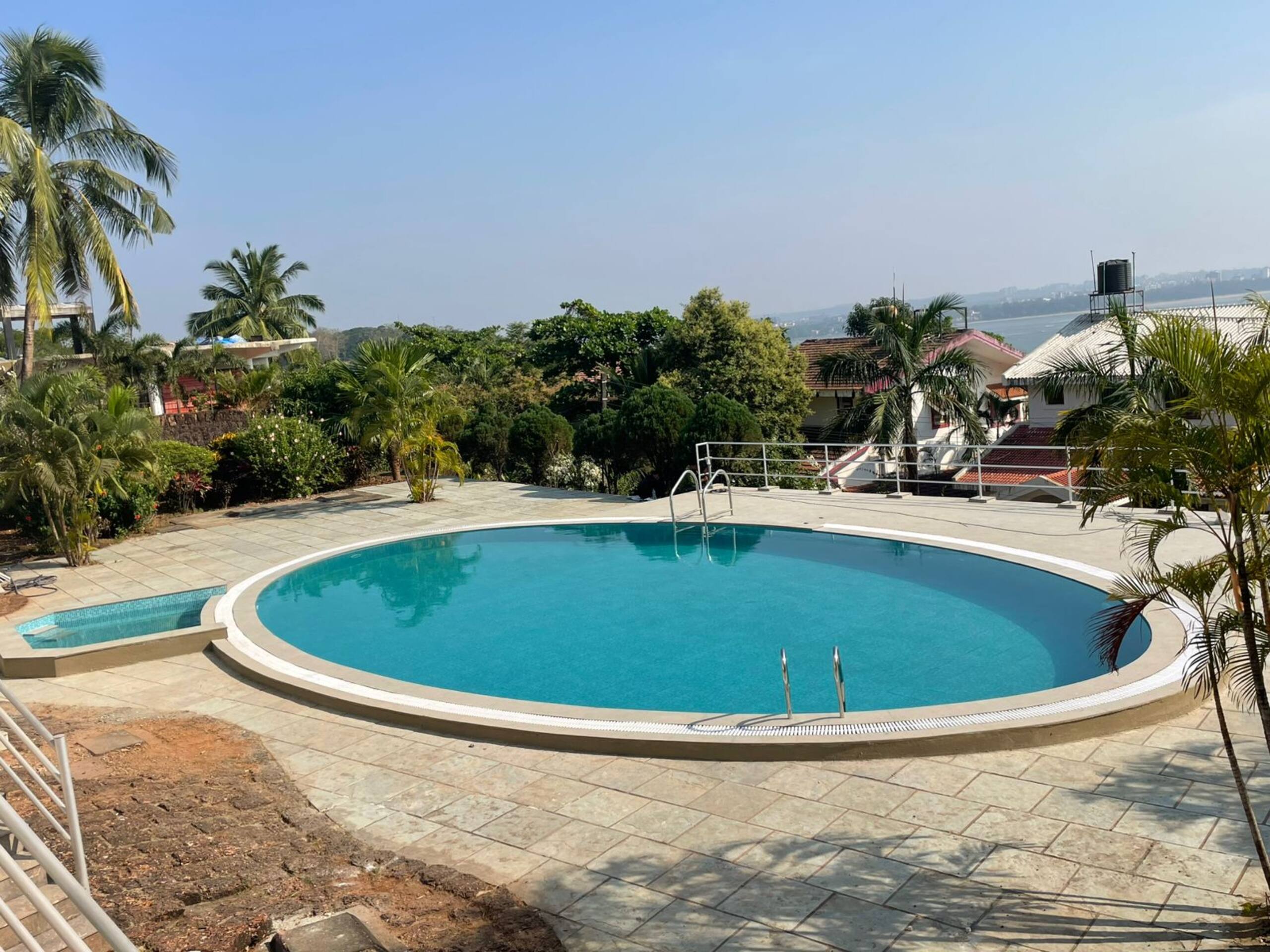 Beach View Luxury 2 BHK near Candolim with Pool 33