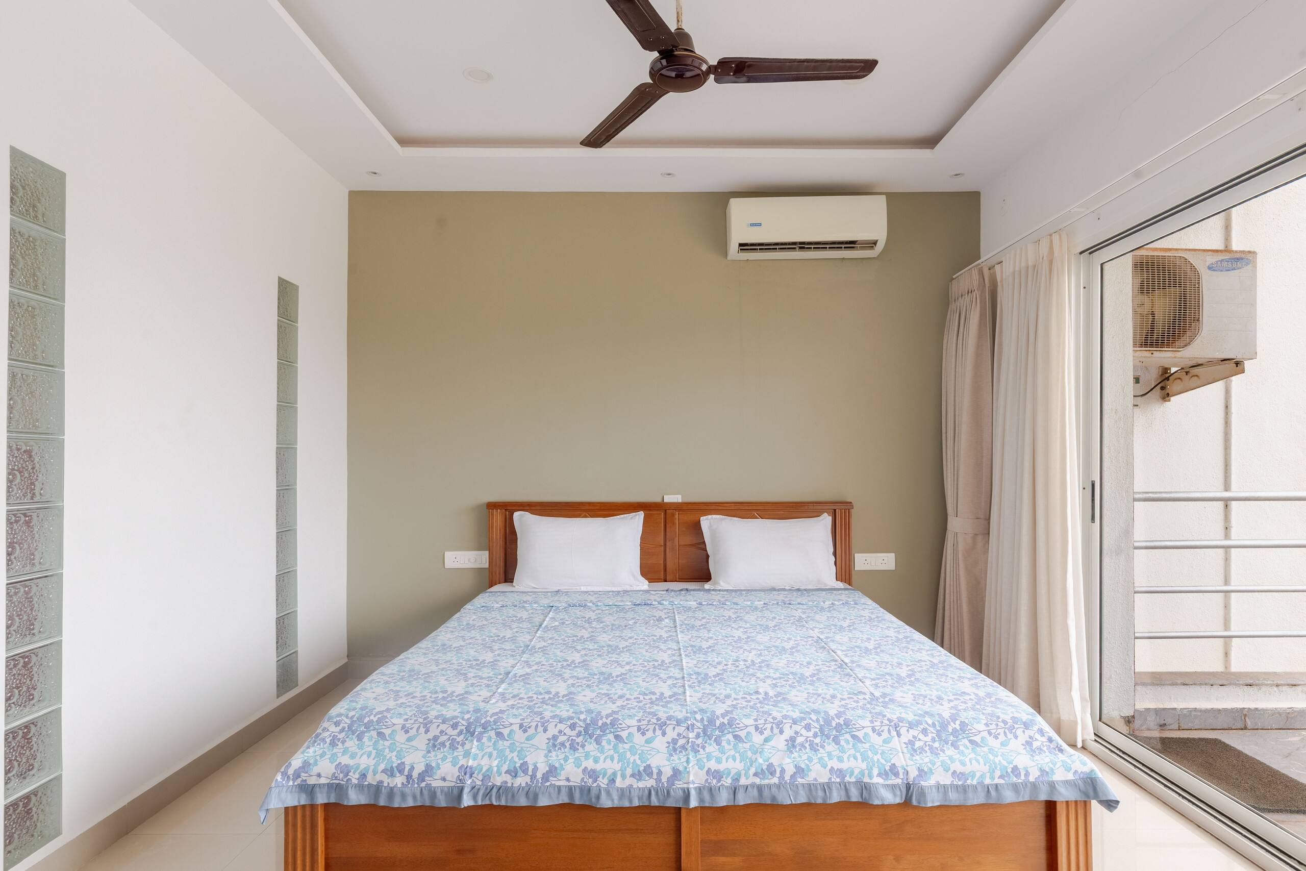 Beach View Luxury 2 BHK near Candolim with Pool 23
