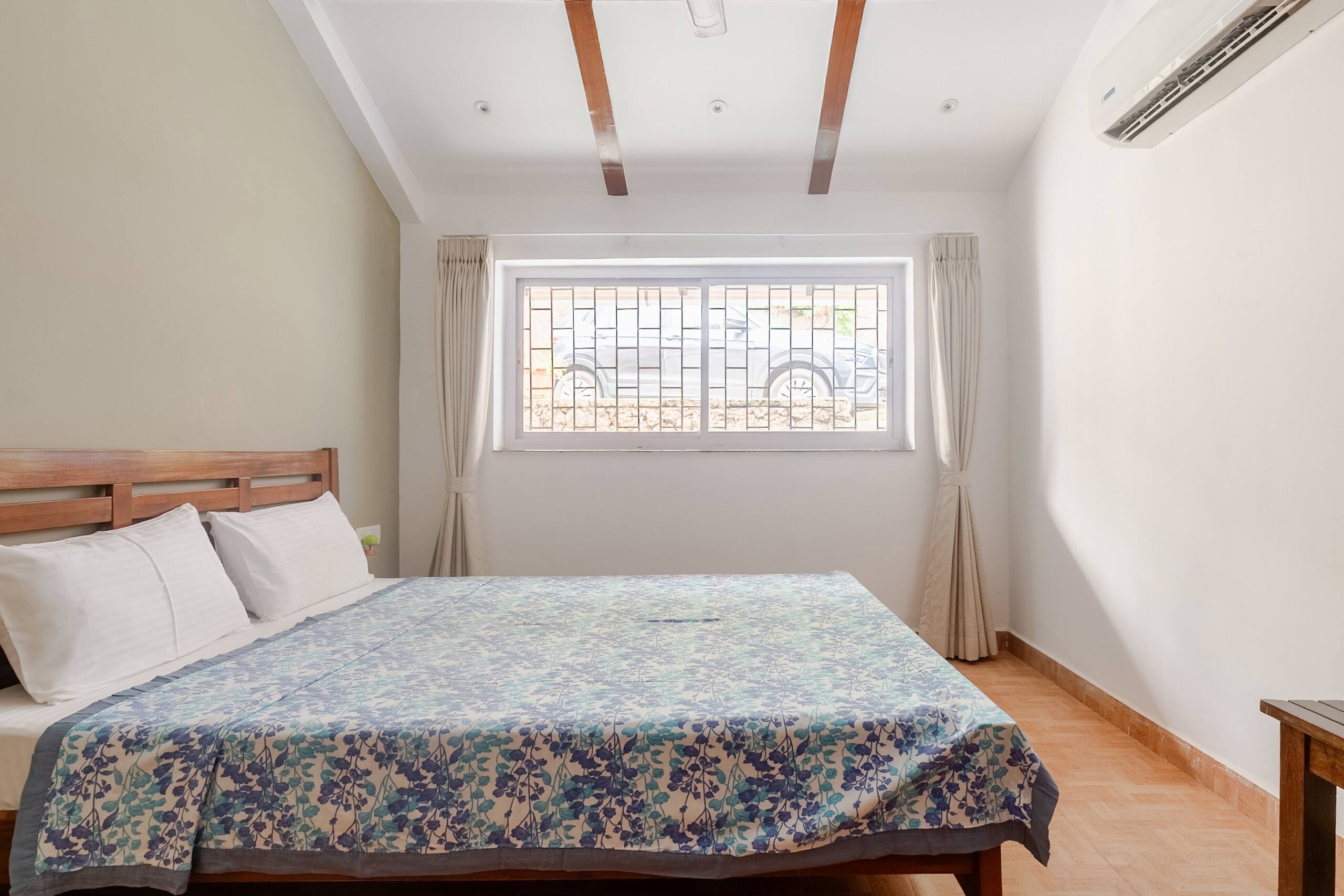 Beach View Luxury 2 BHK near Candolim with Pool 22