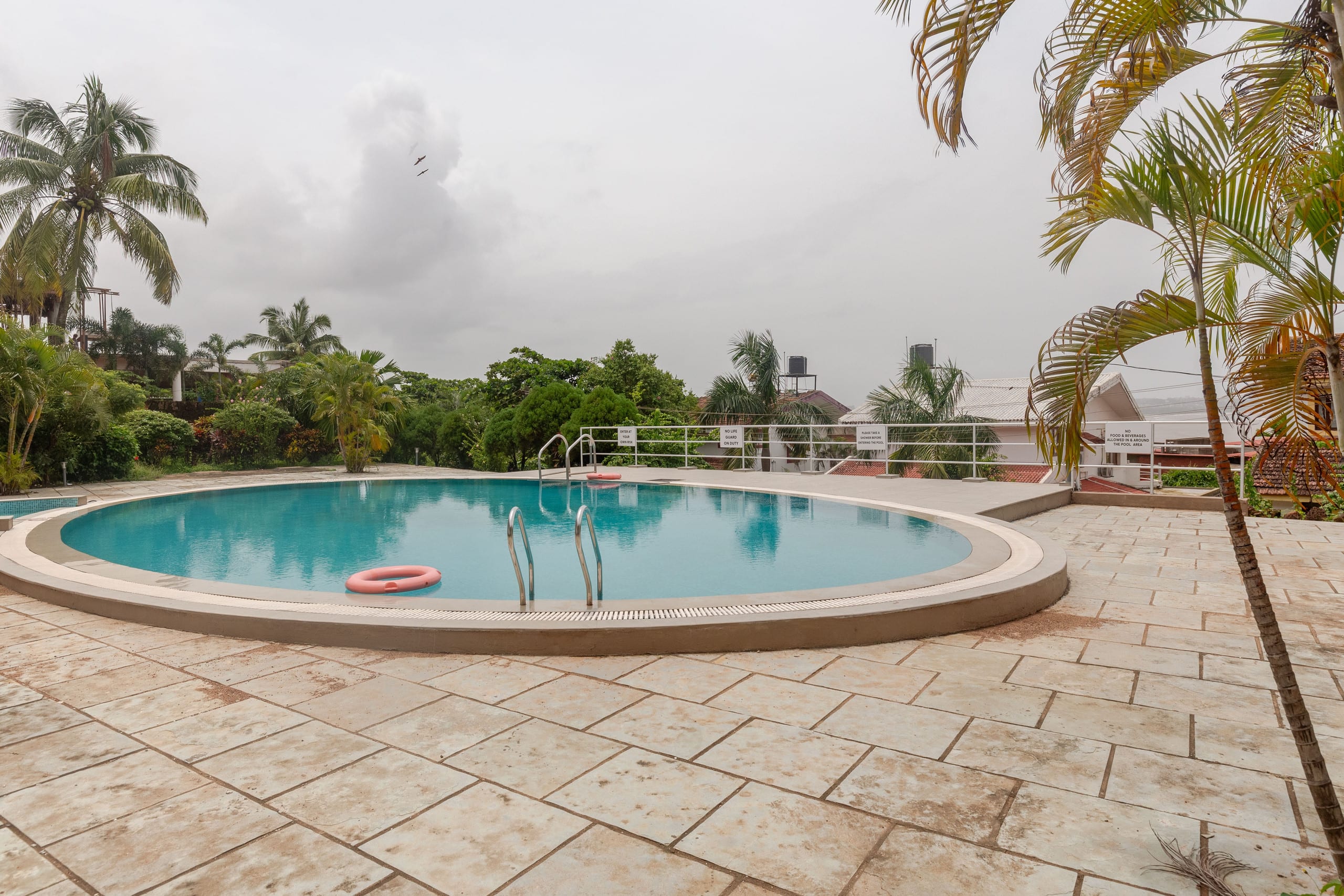 Beach View Luxury 2 BHK near Candolim with Pool 30