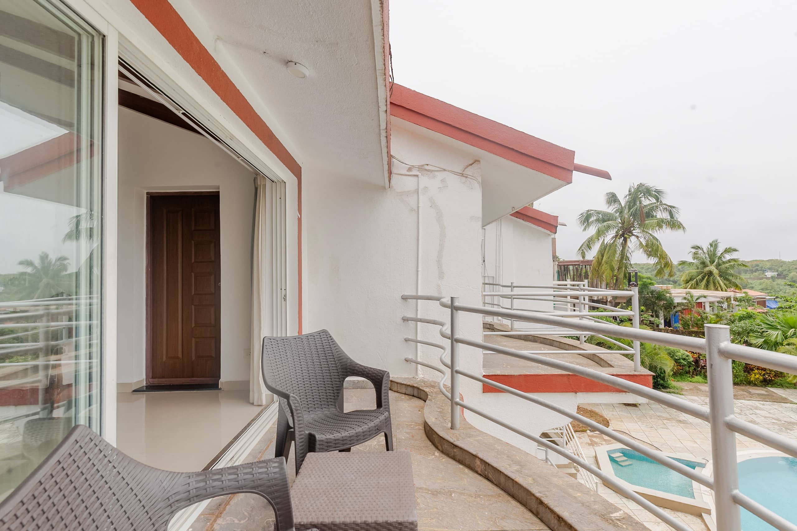 Beach View Luxury 2 BHK near Candolim with Pool 6