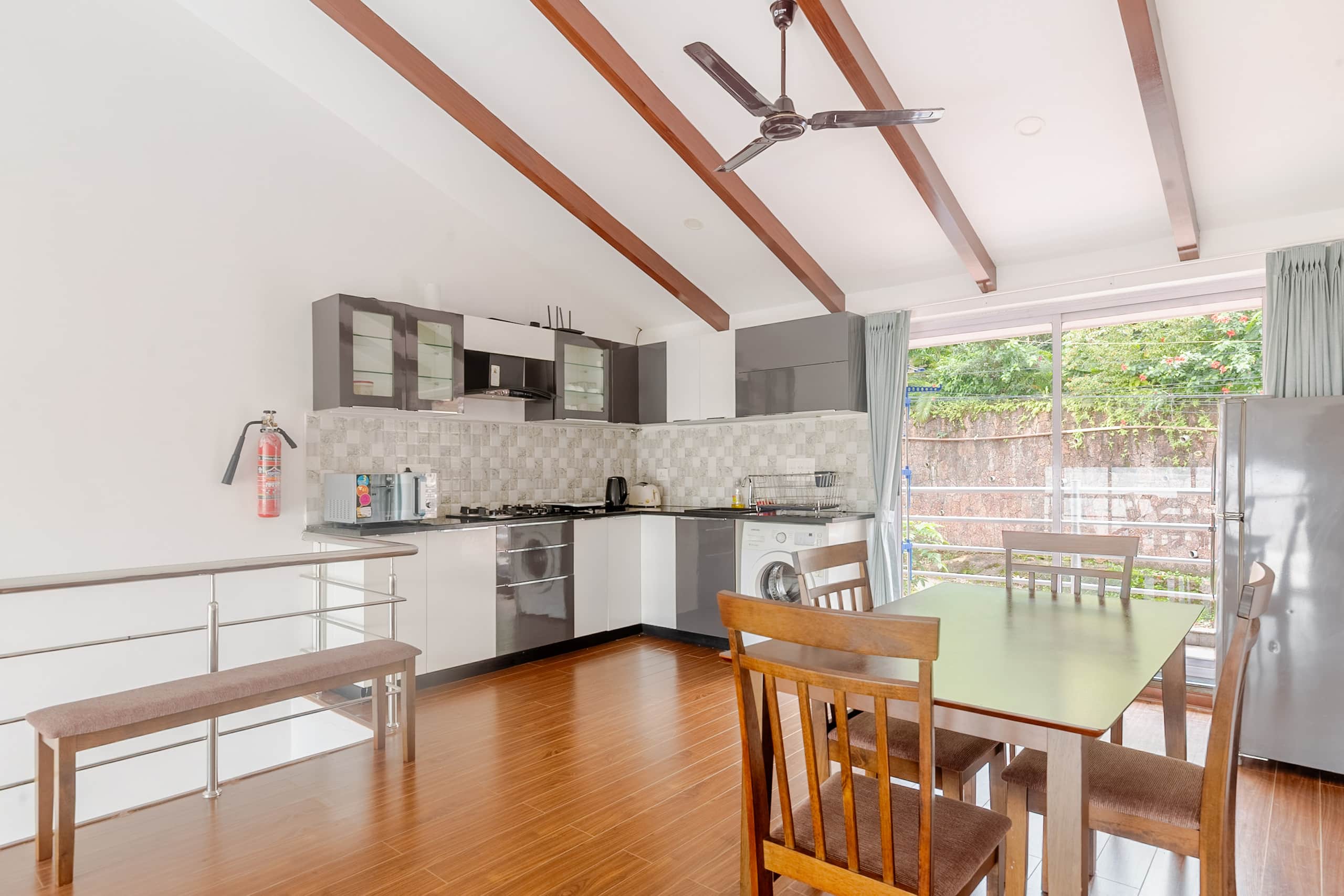 Beach View Luxury 2 BHK near Candolim with Pool 8
