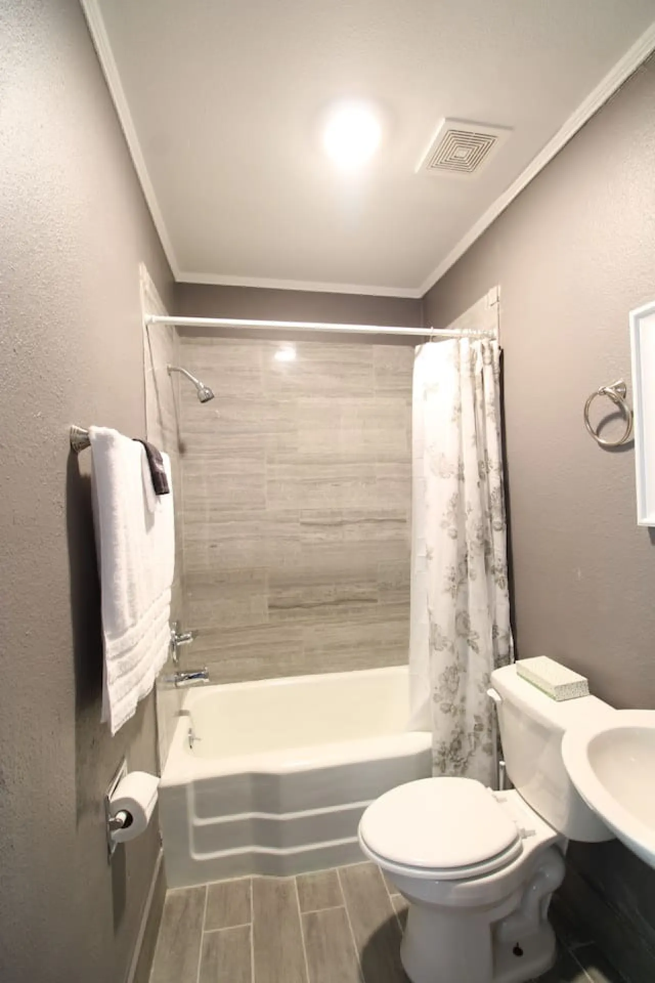The Grand at 1611 Residences 5