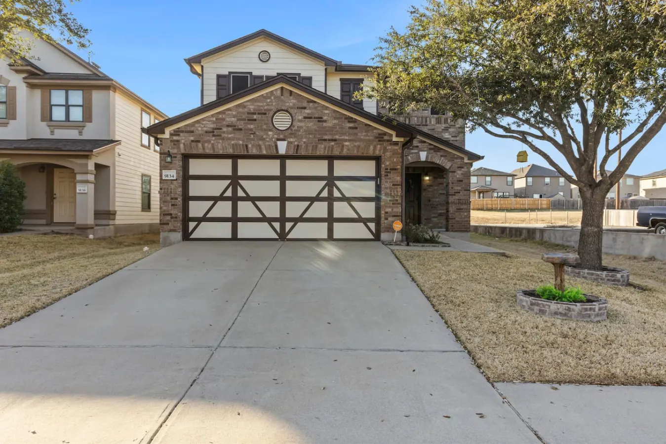 4 Queen Beds + Garage Parking in West Temple
