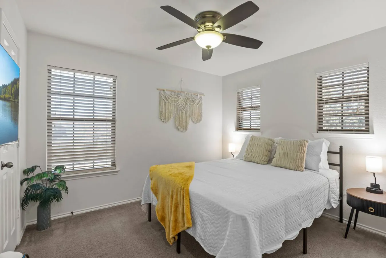 4 Queen Beds + Garage Parking in West Temple 11