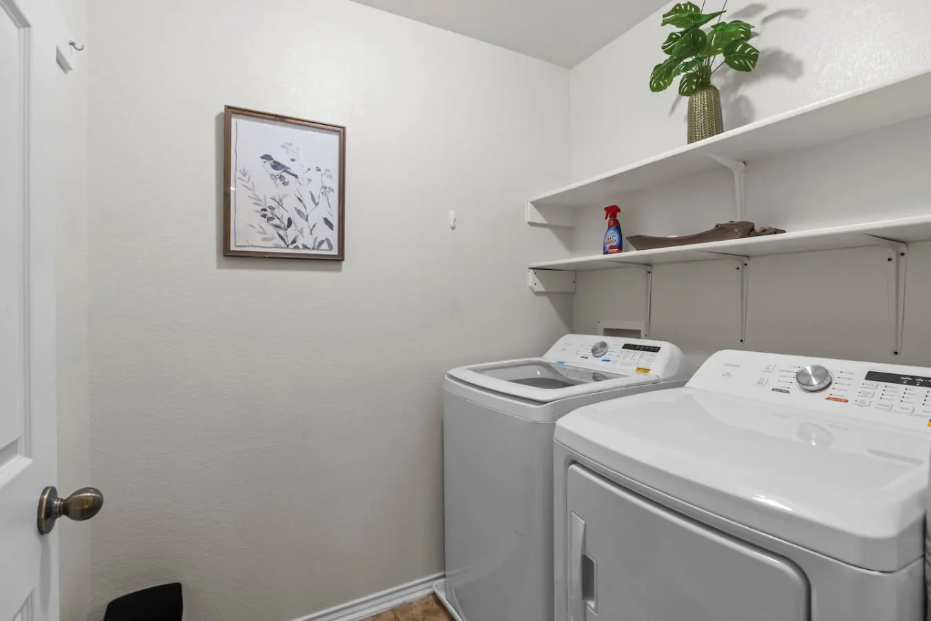 4 Queen Beds + Garage Parking in West Temple 14