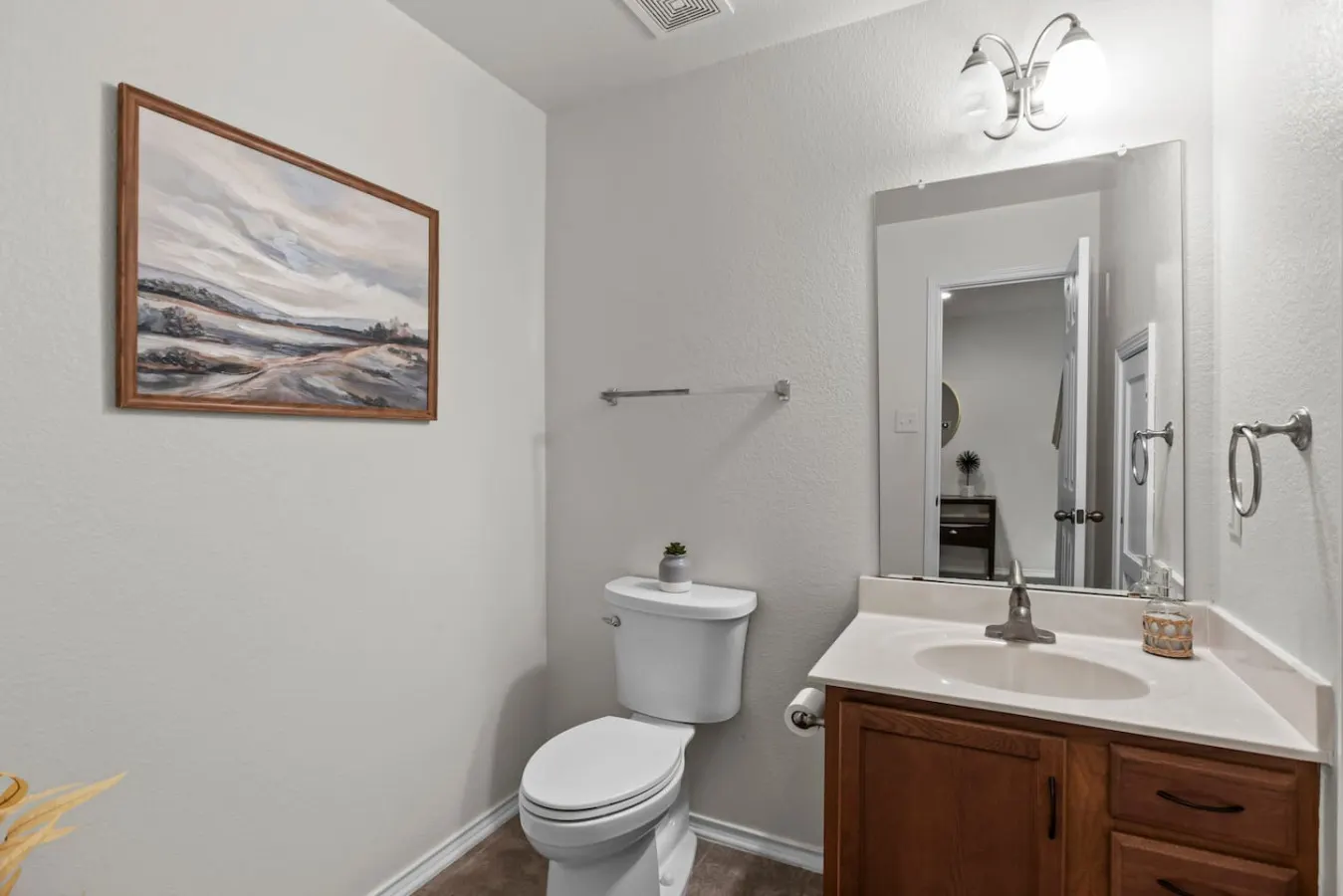 4 Queen Beds + Garage Parking in West Temple 17