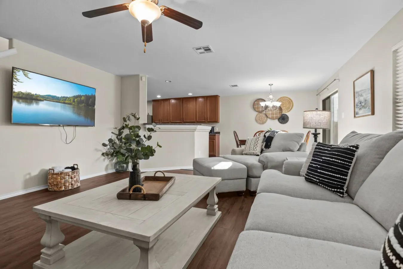 4 Queen Beds + Garage Parking in West Temple 18