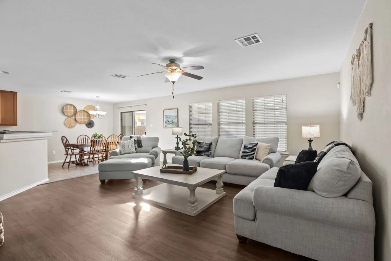 4 Queen Beds + Garage Parking in West Temple 3