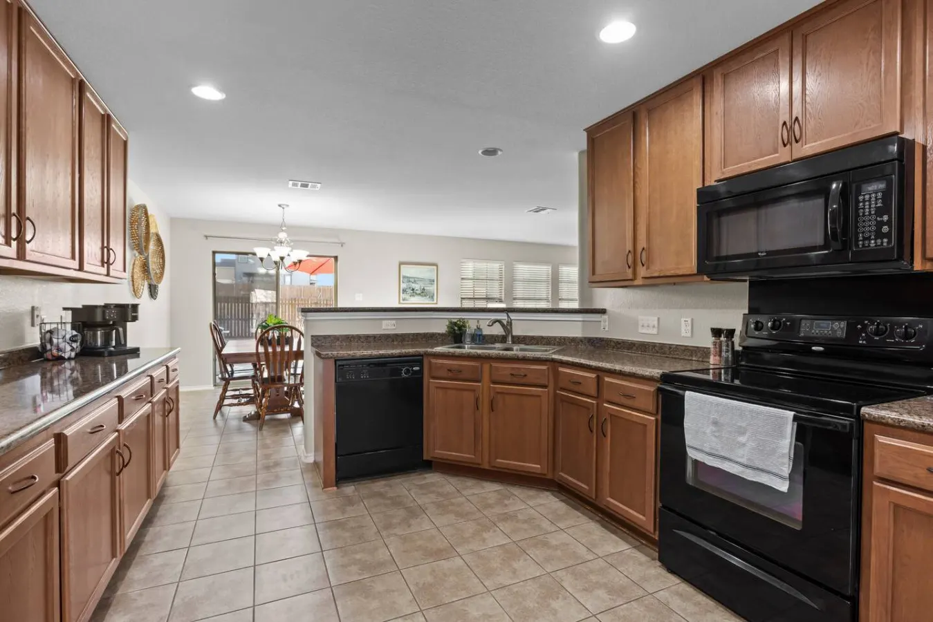 4 Queen Beds + Garage Parking in West Temple 4