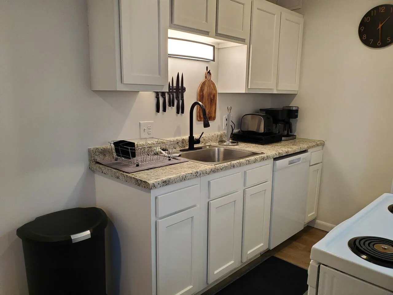 Cozy Apartment Traveling Professionals Welcome 9