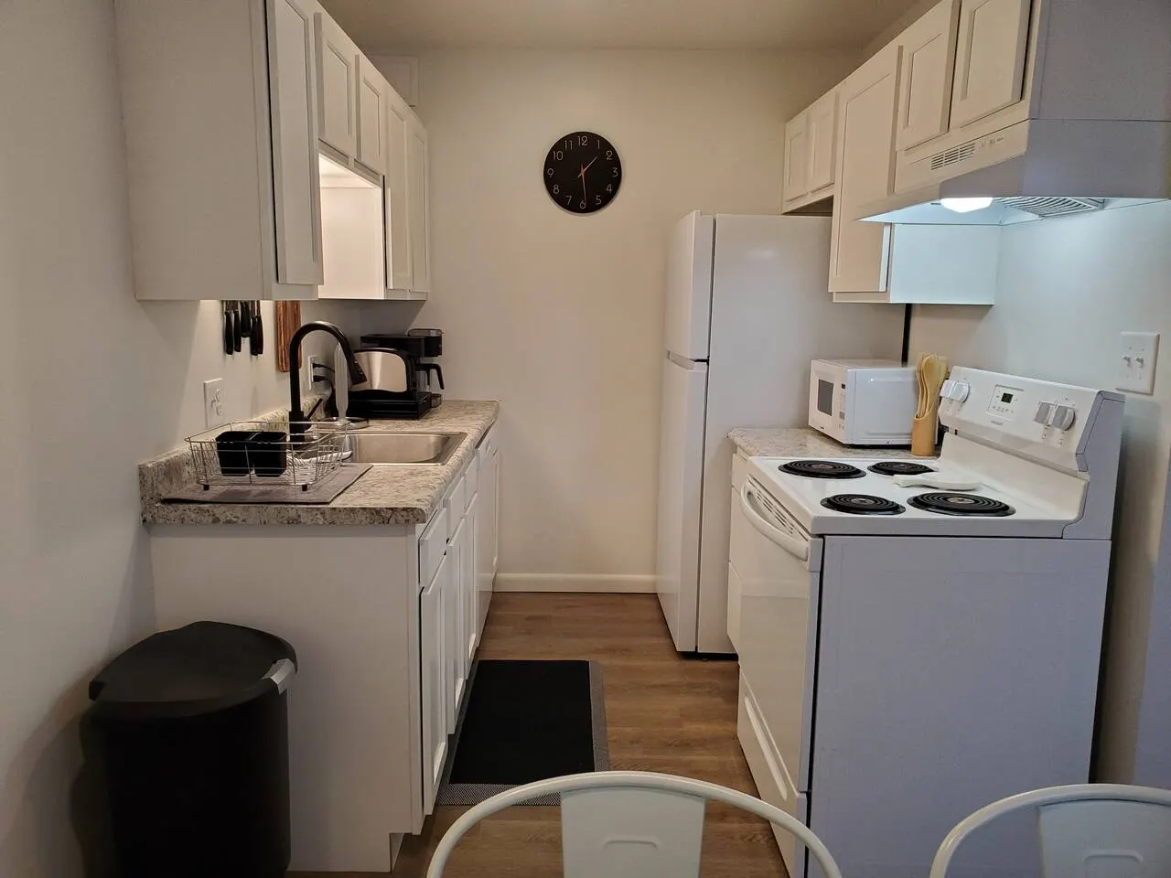 Cozy Apartment Traveling Professionals Welcome 10
