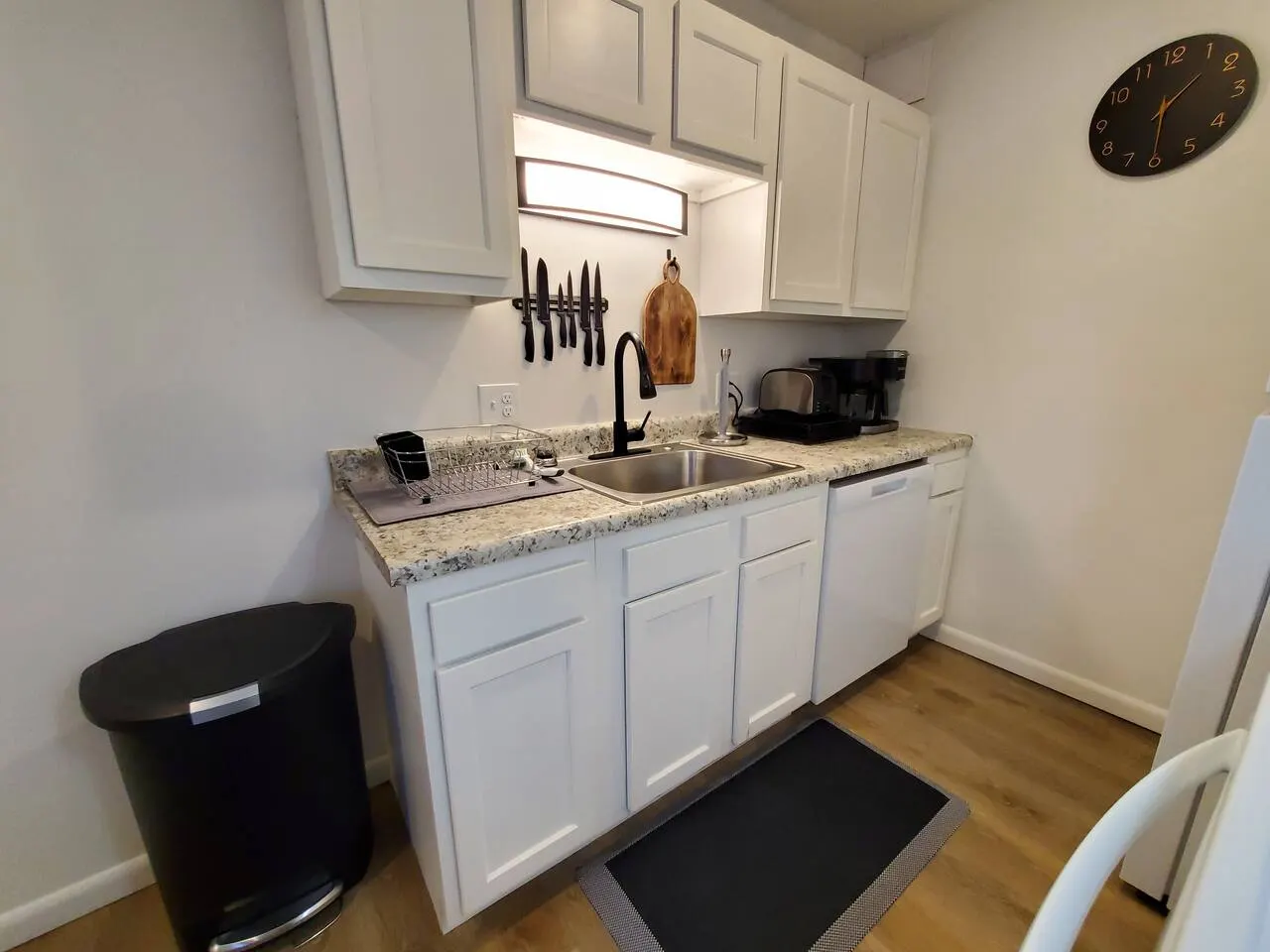 Cozy Apartment Traveling Professionals Welcome 13