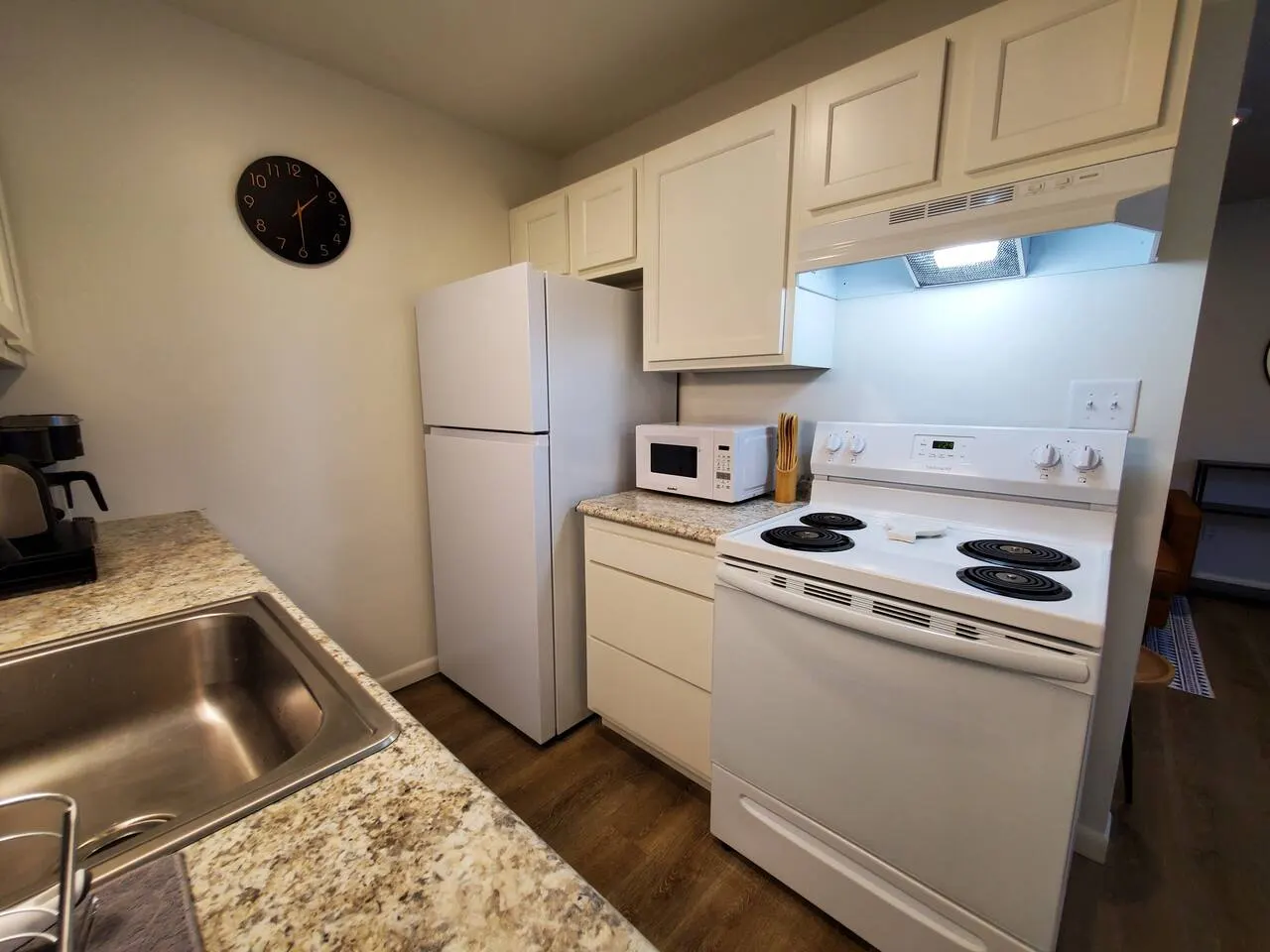 Cozy Apartment Traveling Professionals Welcome 8