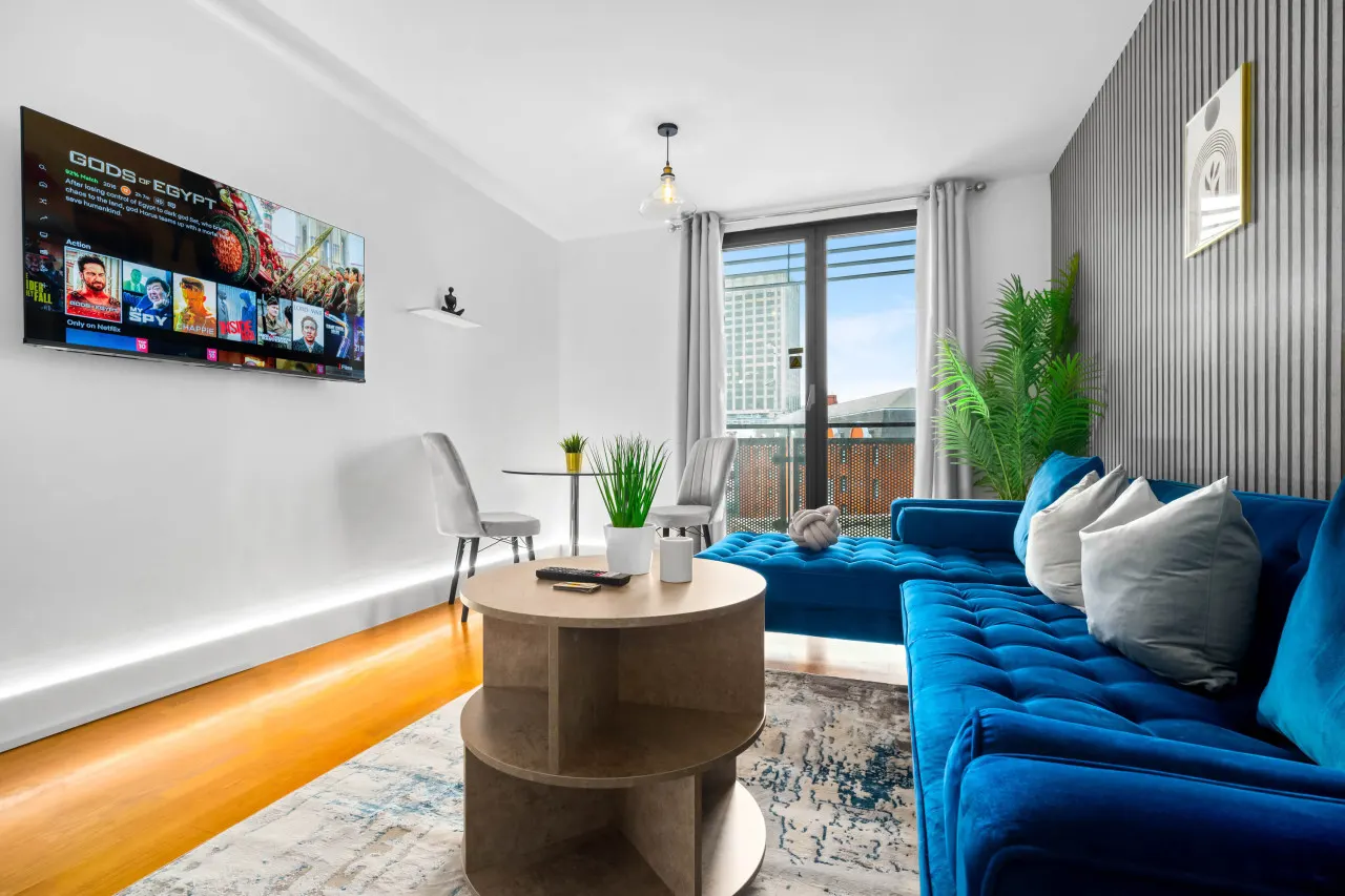 Stylish Chinatown Apartment - Balcony - Parking 1