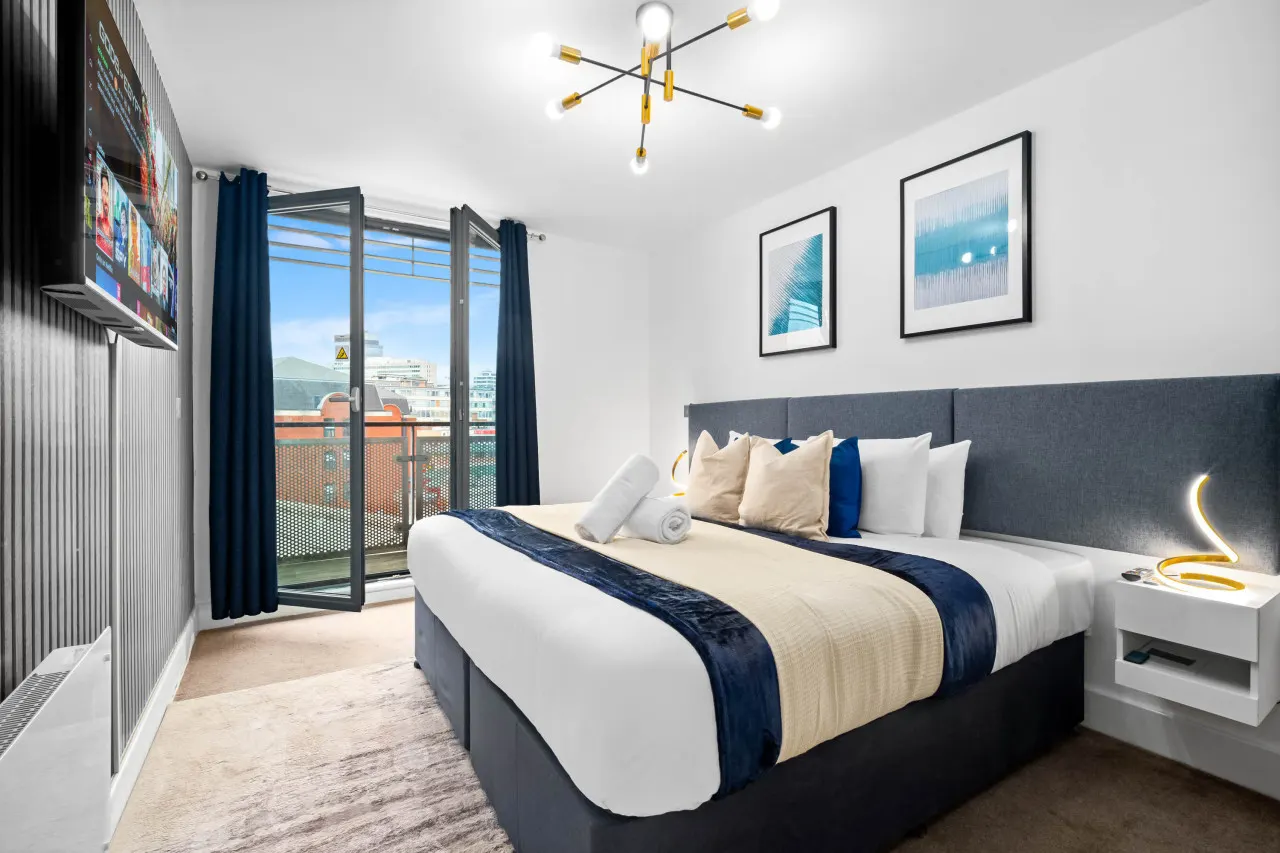 Stylish Chinatown Apartment - Balcony - Parking 2