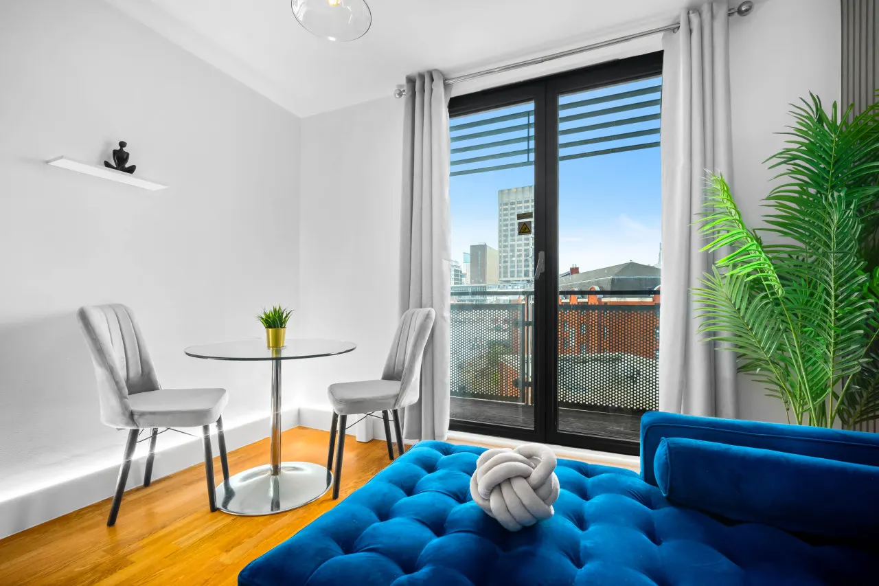 Stylish Chinatown Apartment - Balcony - Parking 10